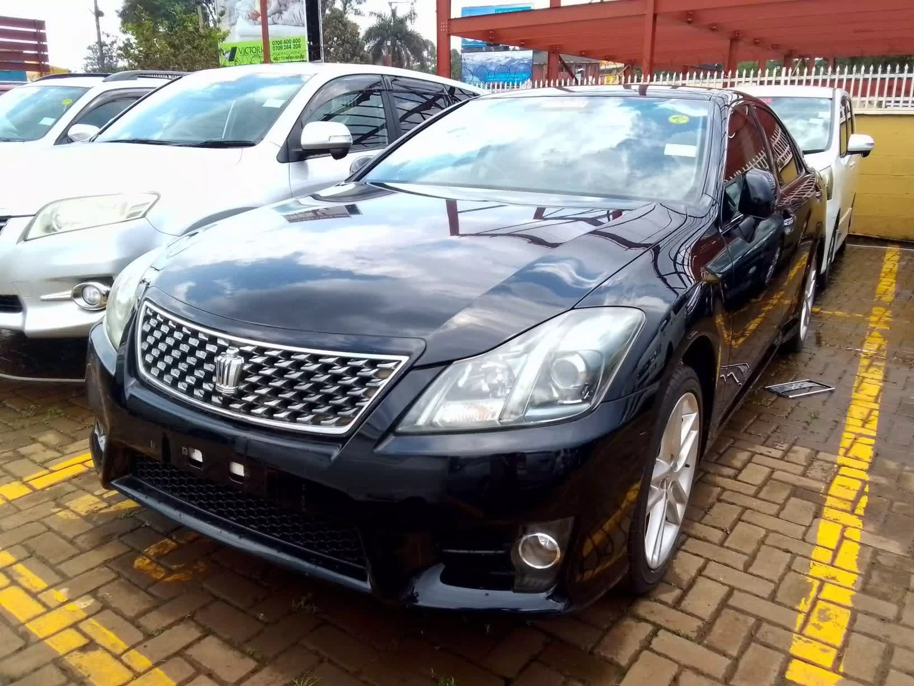 Toyota Crown - 2010