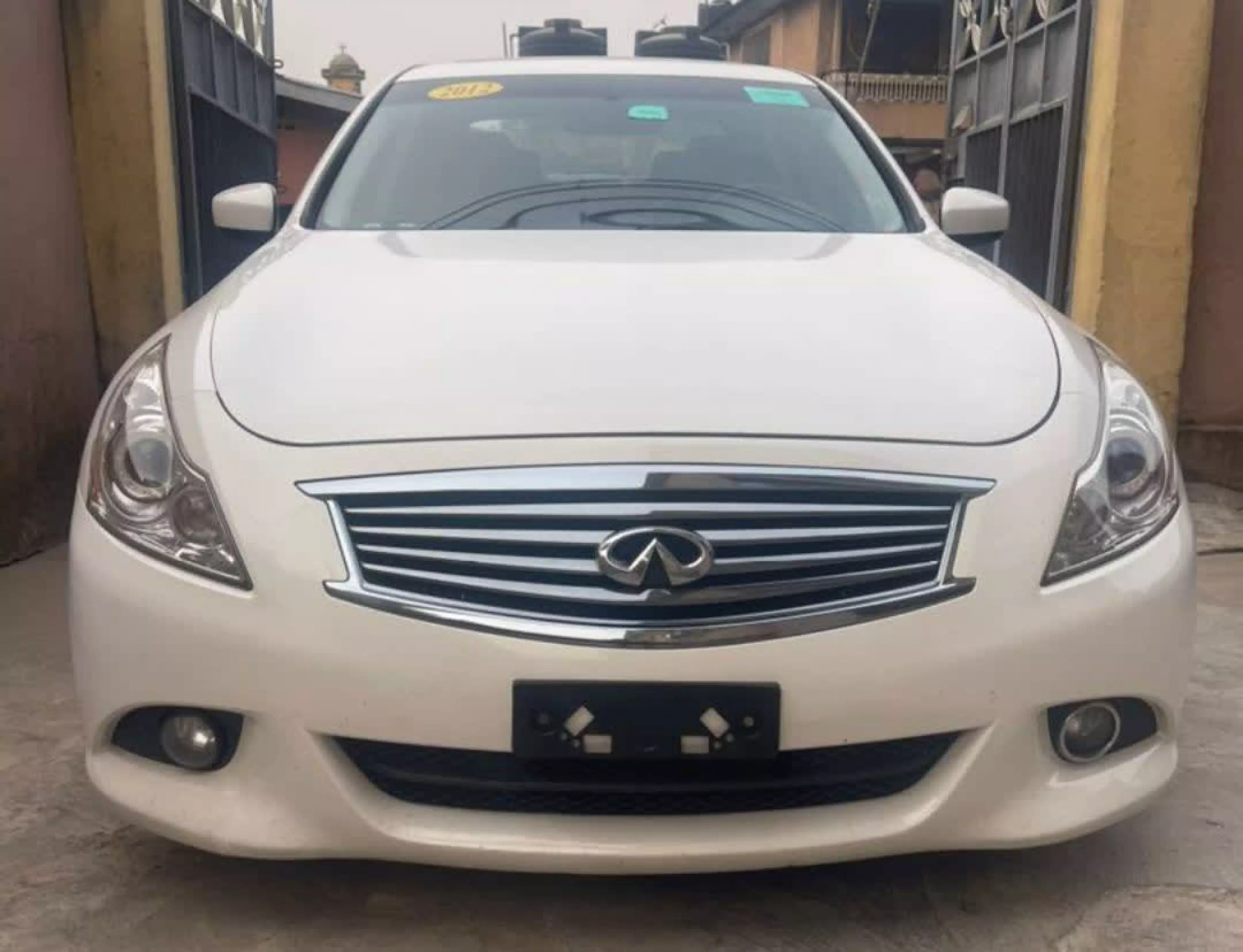 Infiniti G37 - 2012