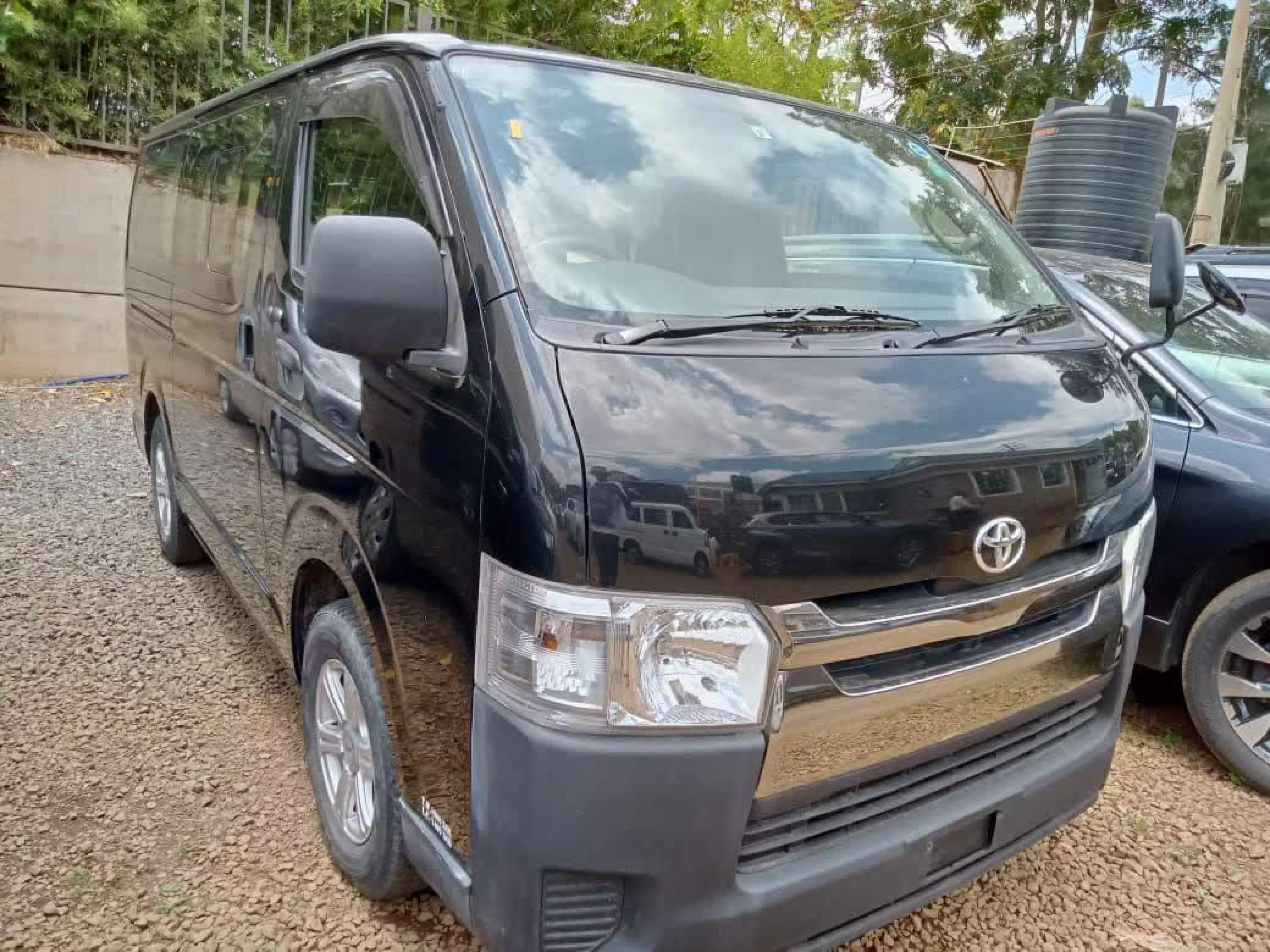 Toyota Hiace - 2016
