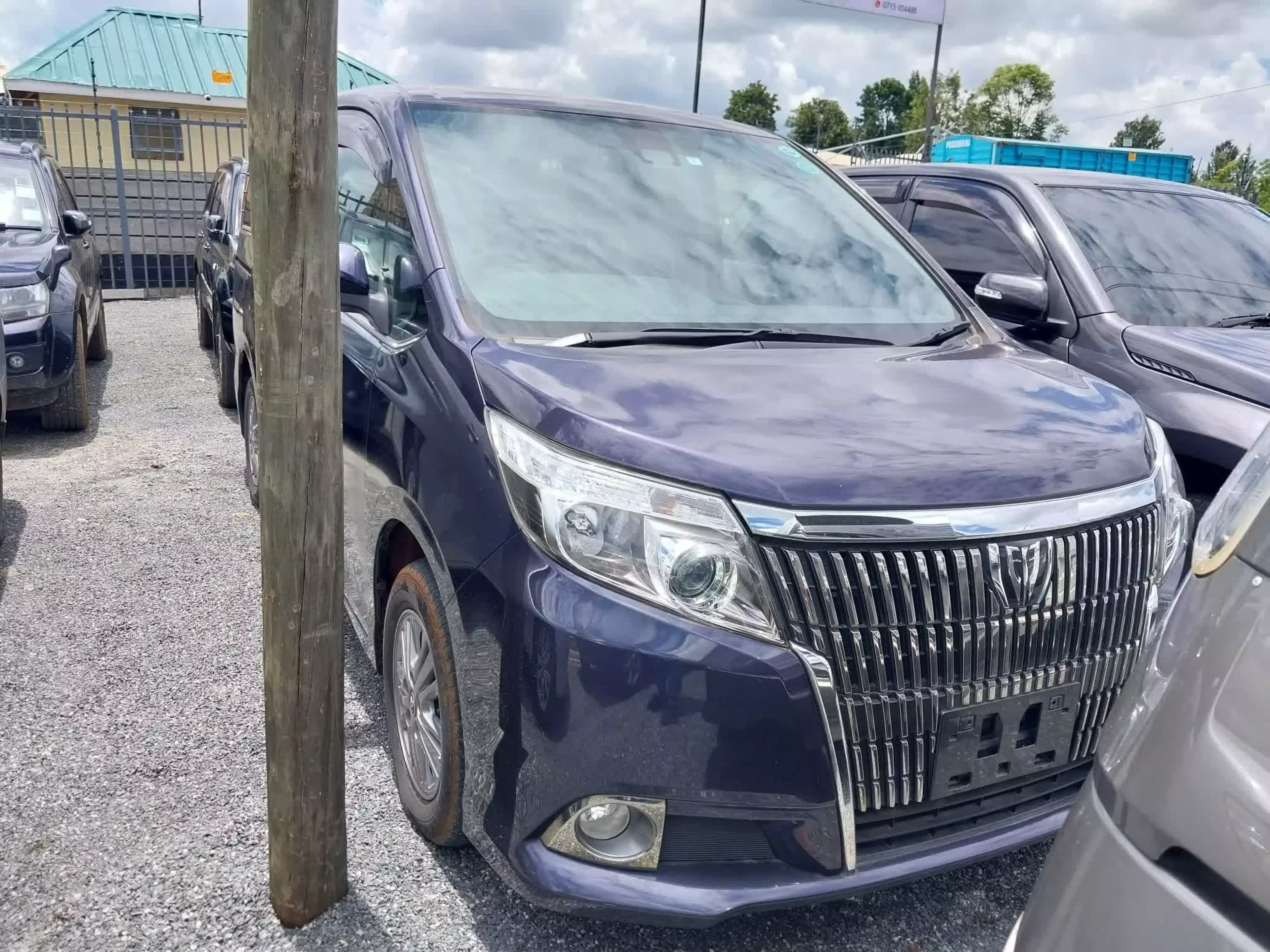 Toyota Noah - 2016