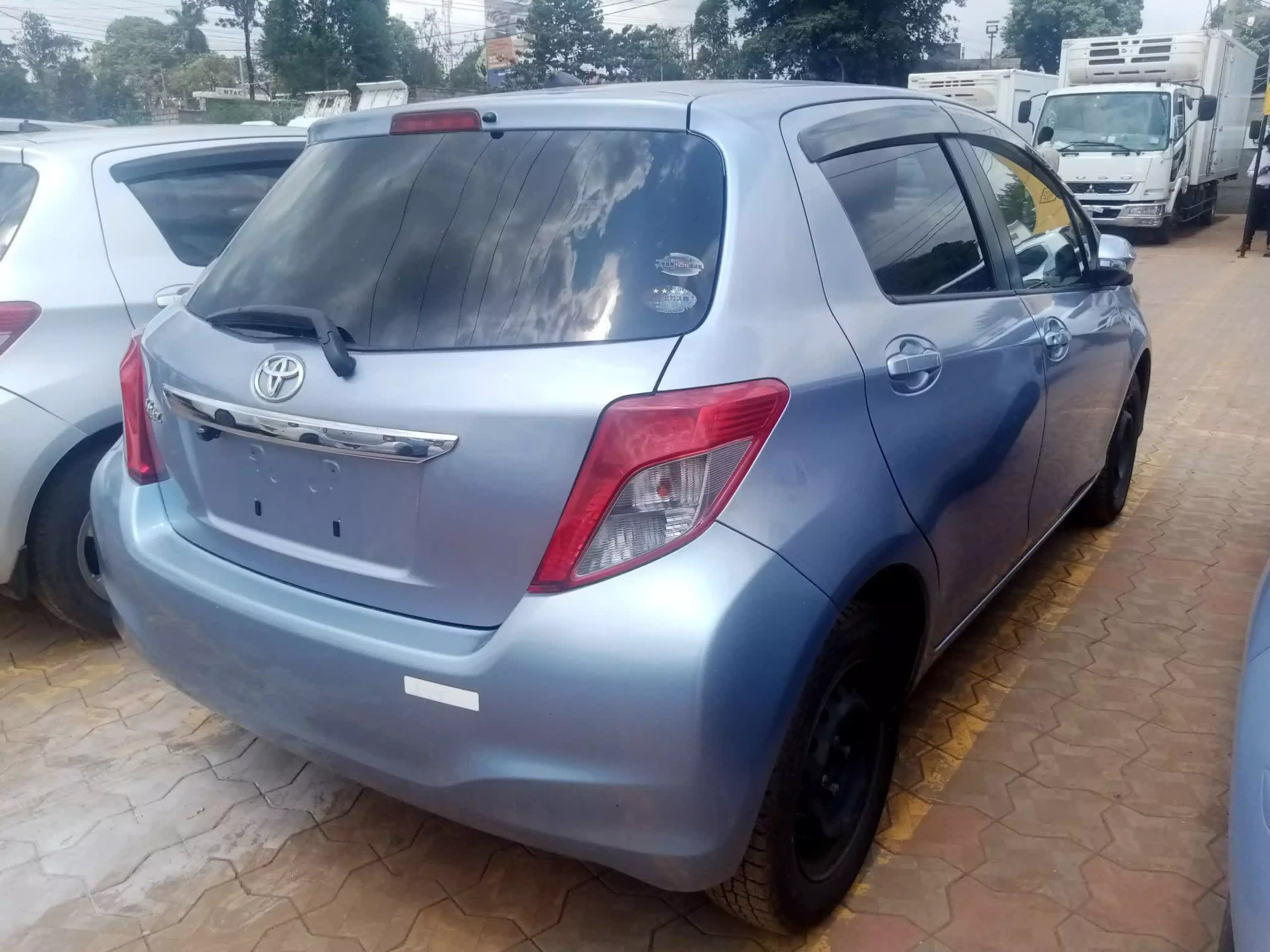 Toyota Vitz   - 2012