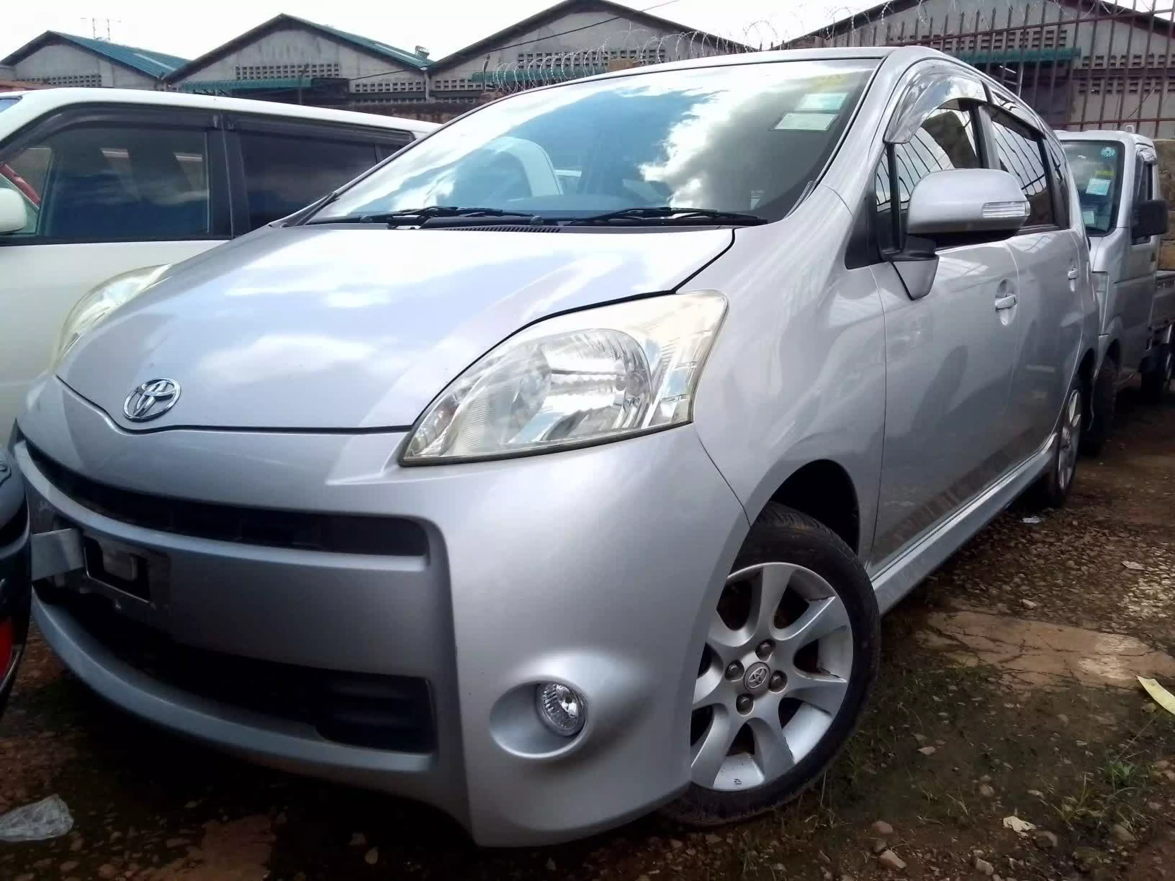 Toyota Passo Sette - 2010