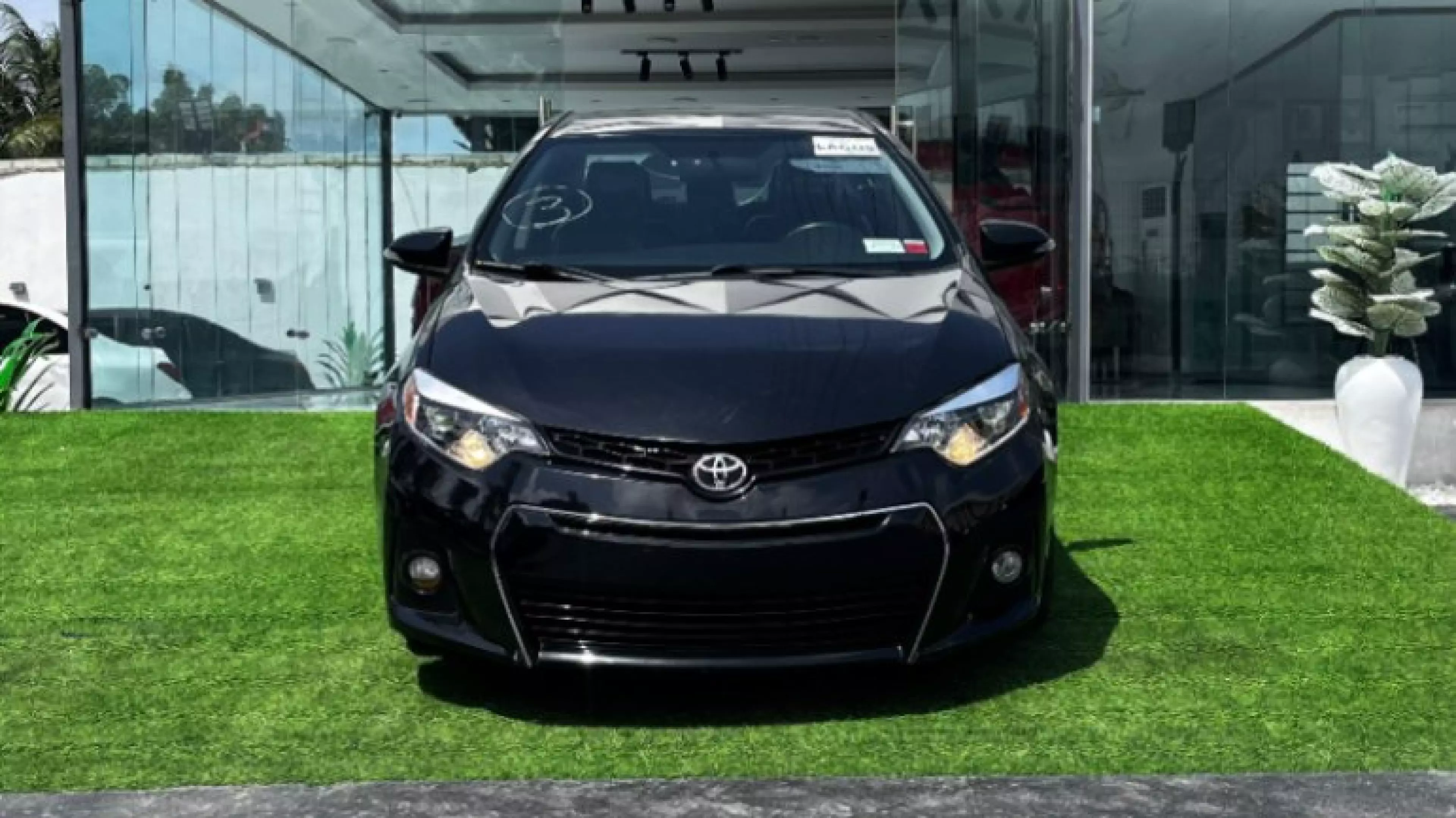 Toyota Camry - 2016