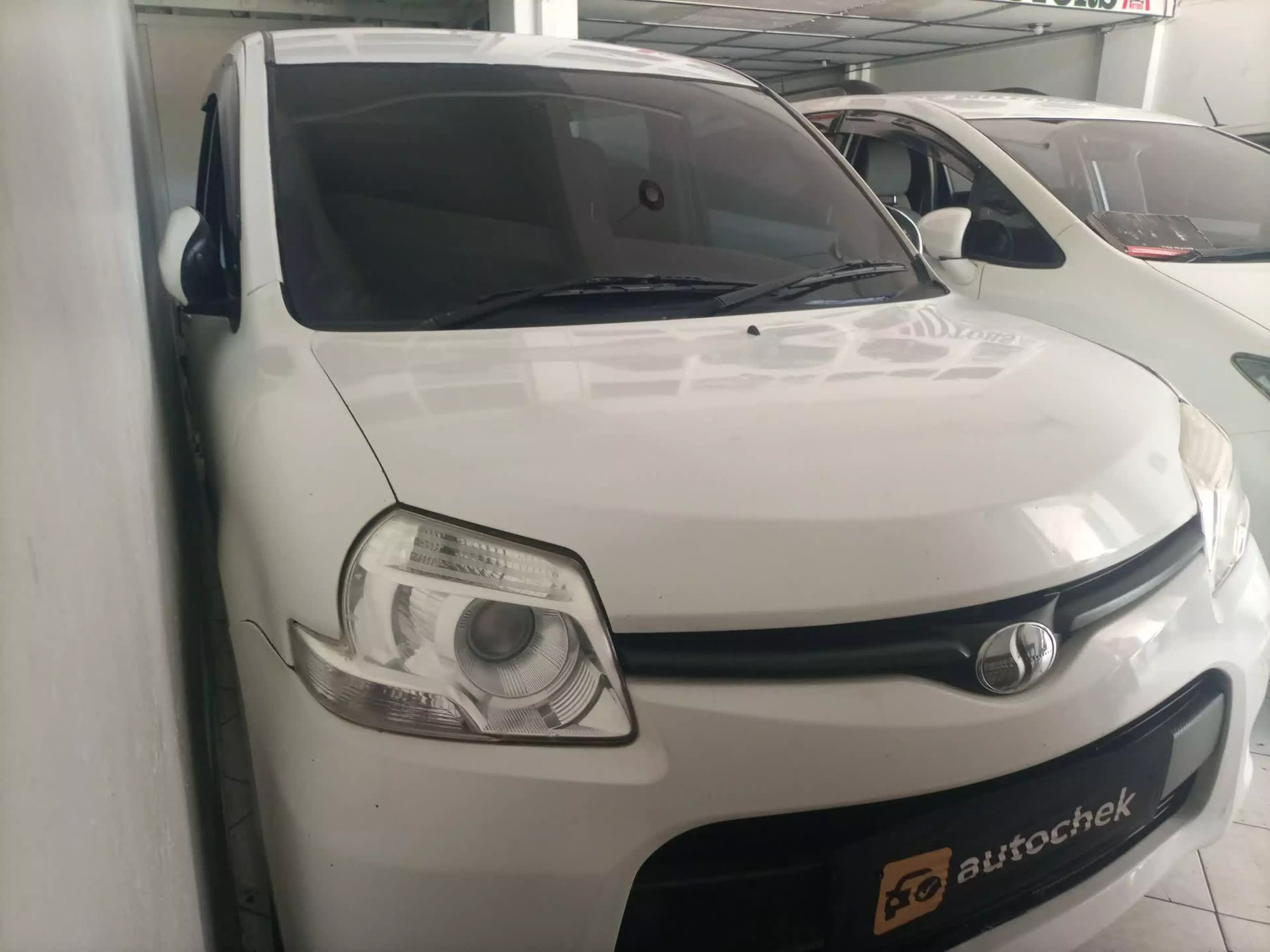 Toyota Sienta - 2013