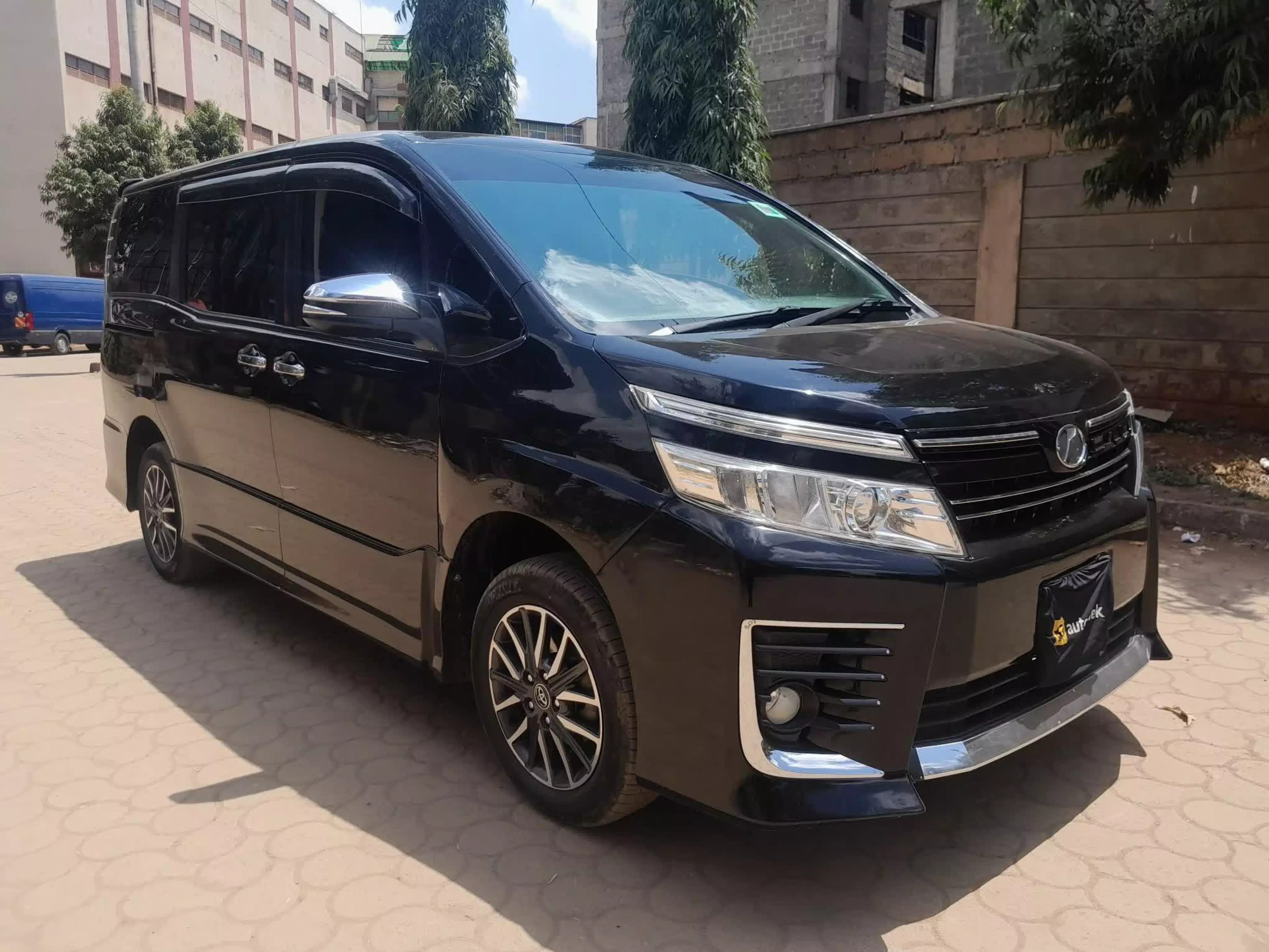 Toyota Voxy  - 2015