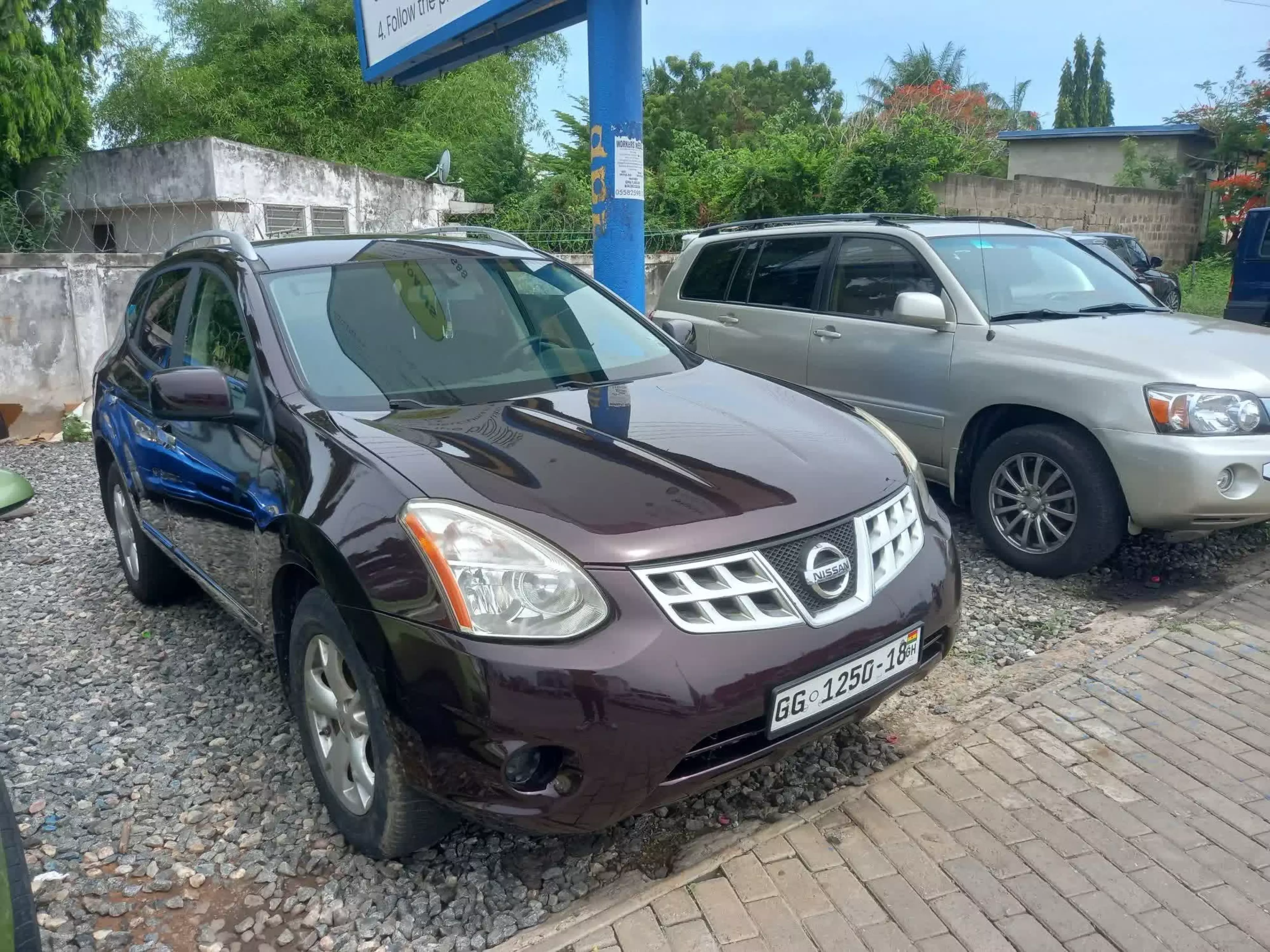Nissan Rogue   - 2012