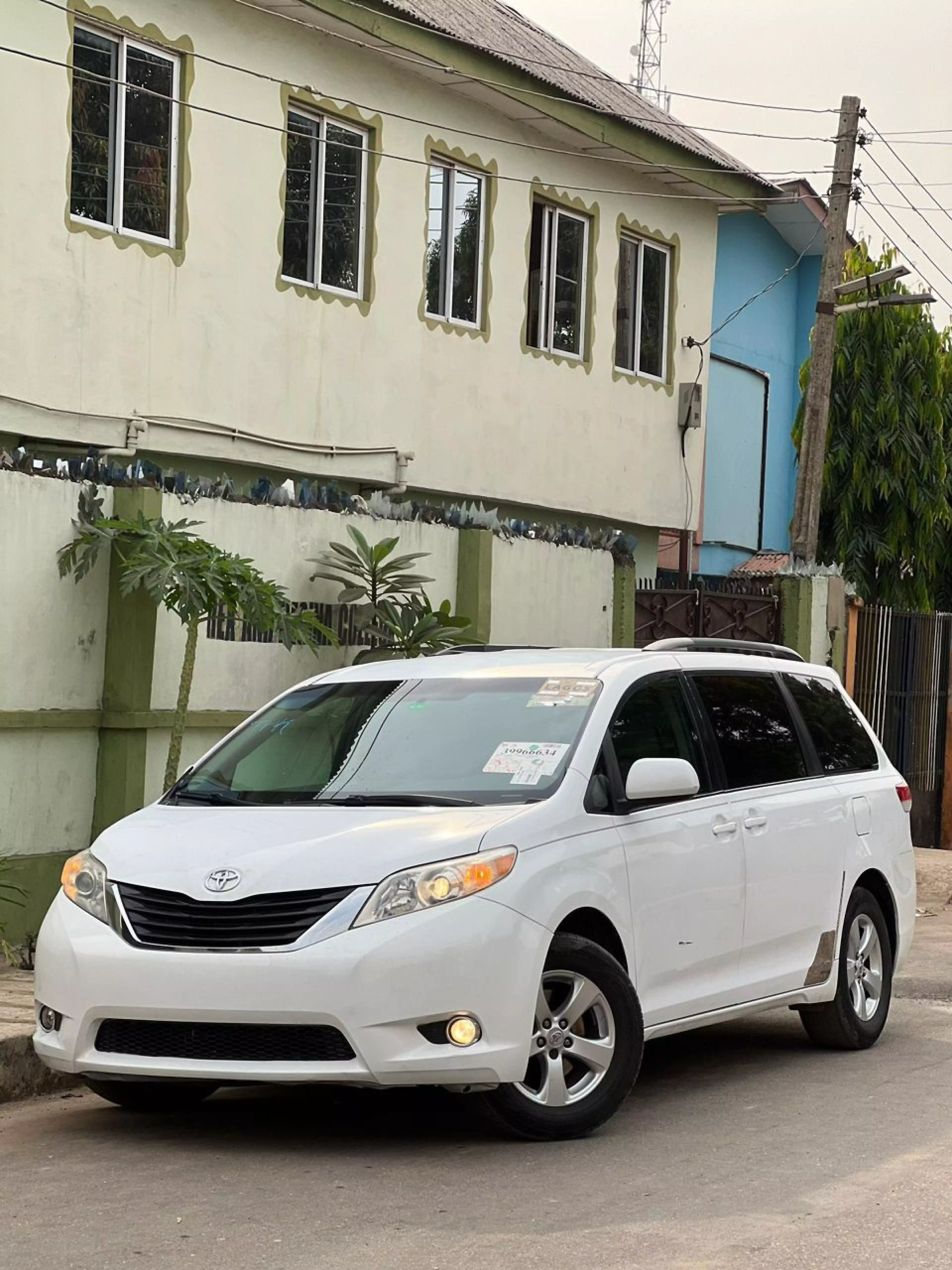 Toyota Sienna   - 2011