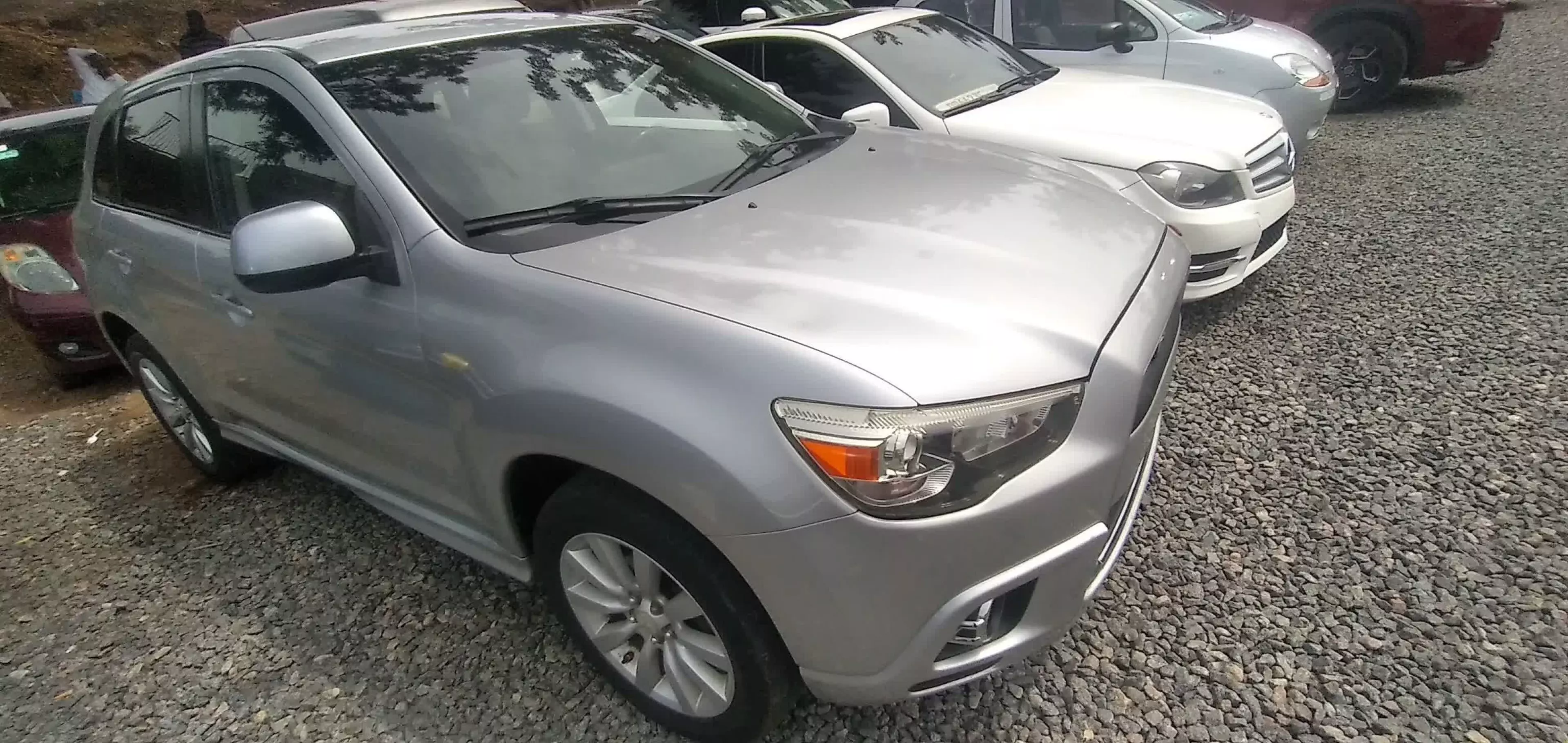 Mitsubishi OUTLANDER - 2011