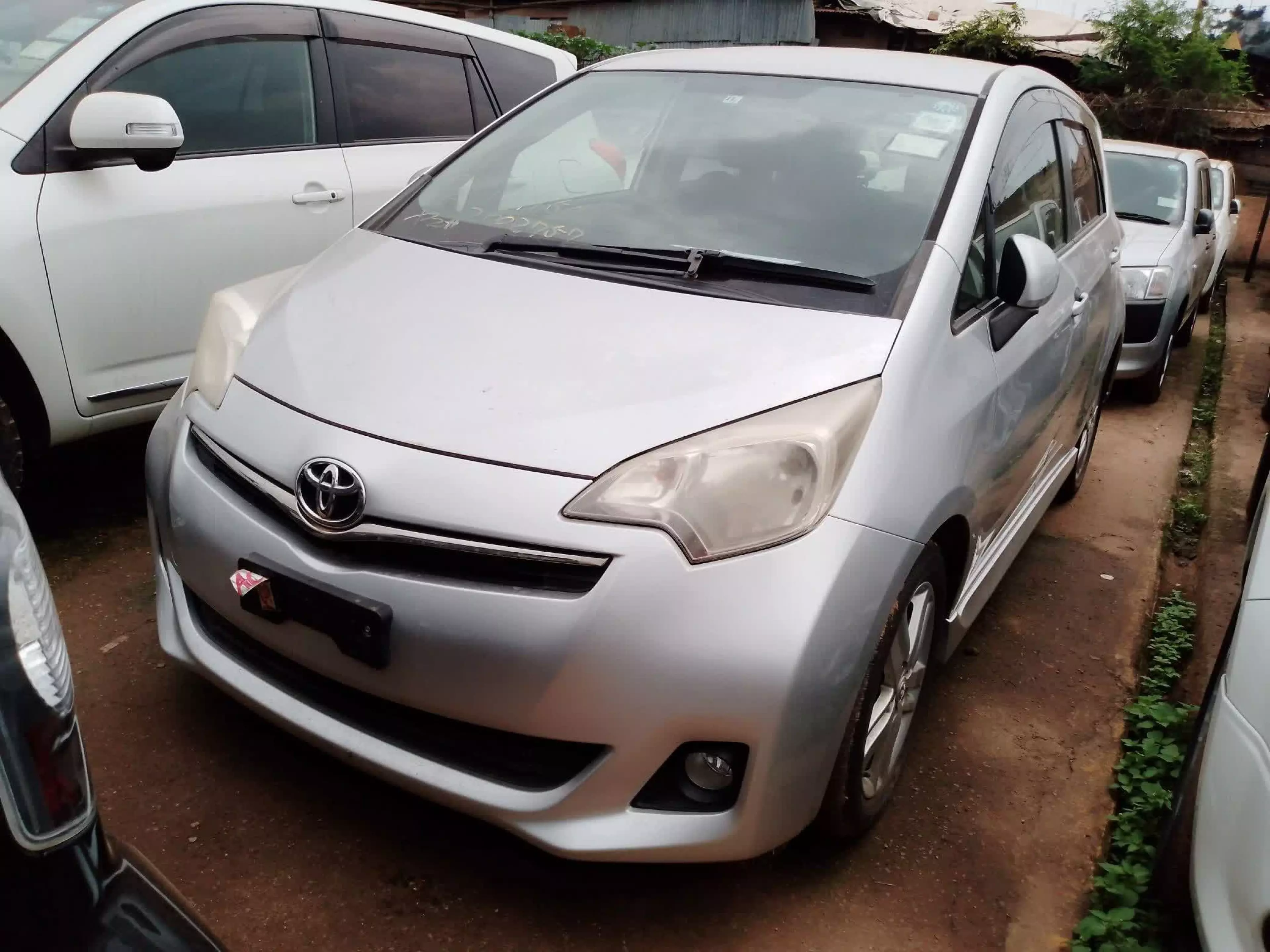 Toyota Ractis - 2011