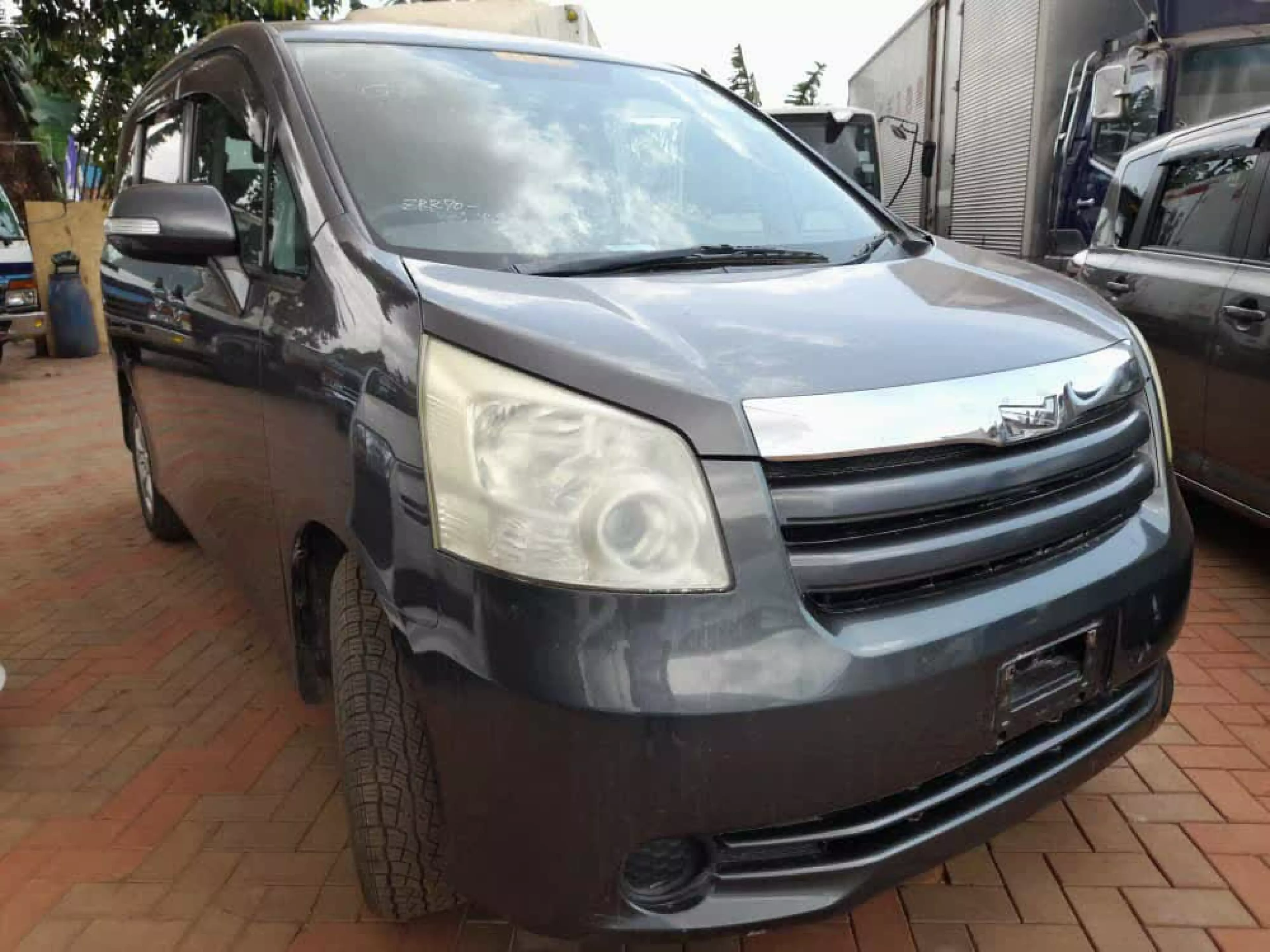 Toyota Noah - 2007