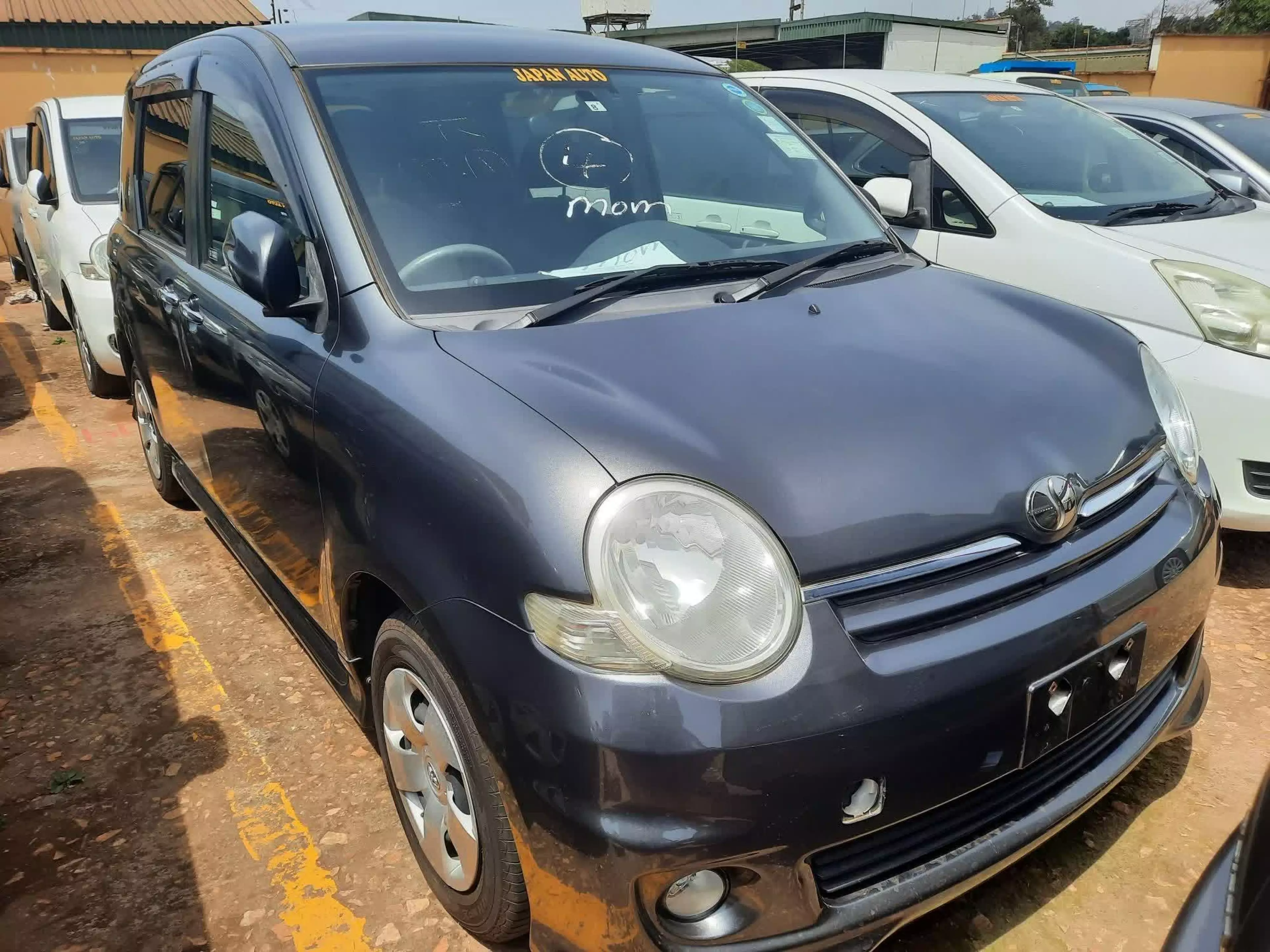 Toyota Sienta - 2009