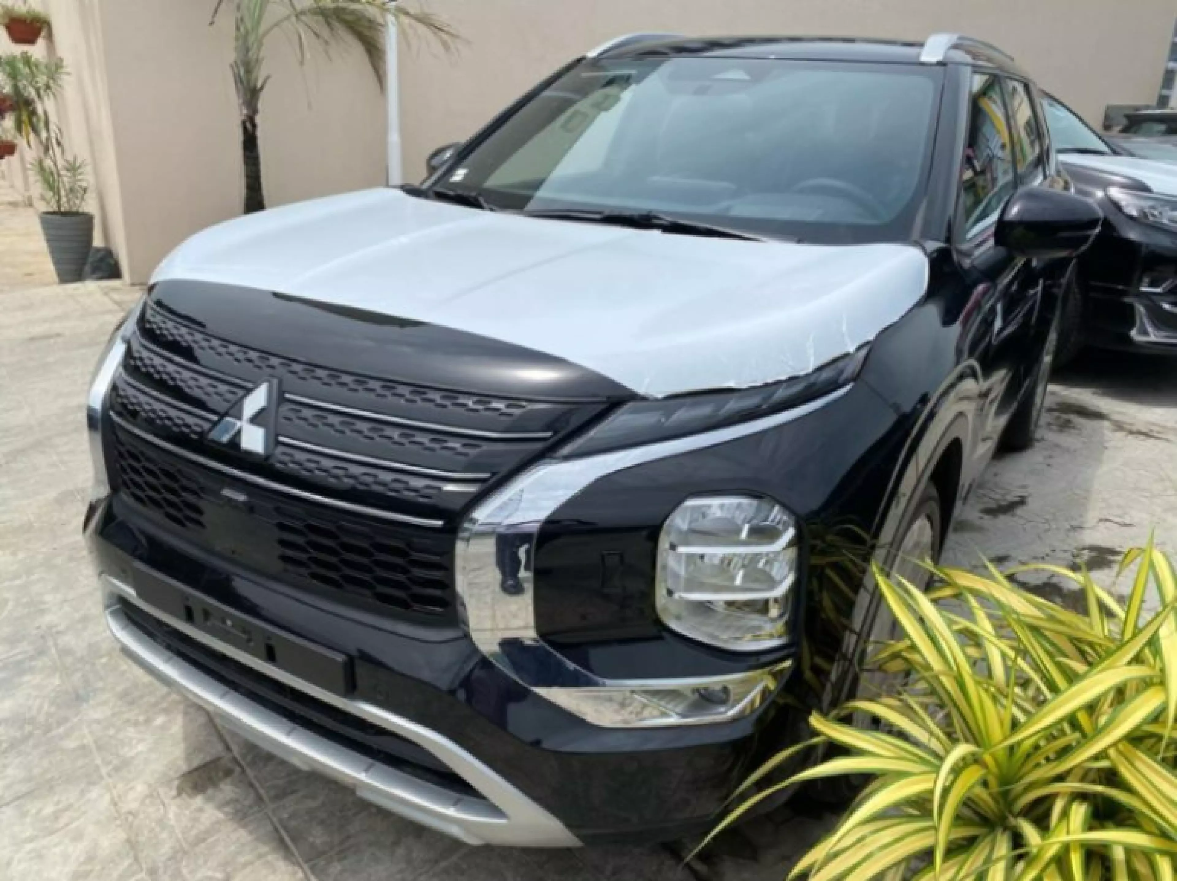 Mitsubishi OUTLANDER - 2024