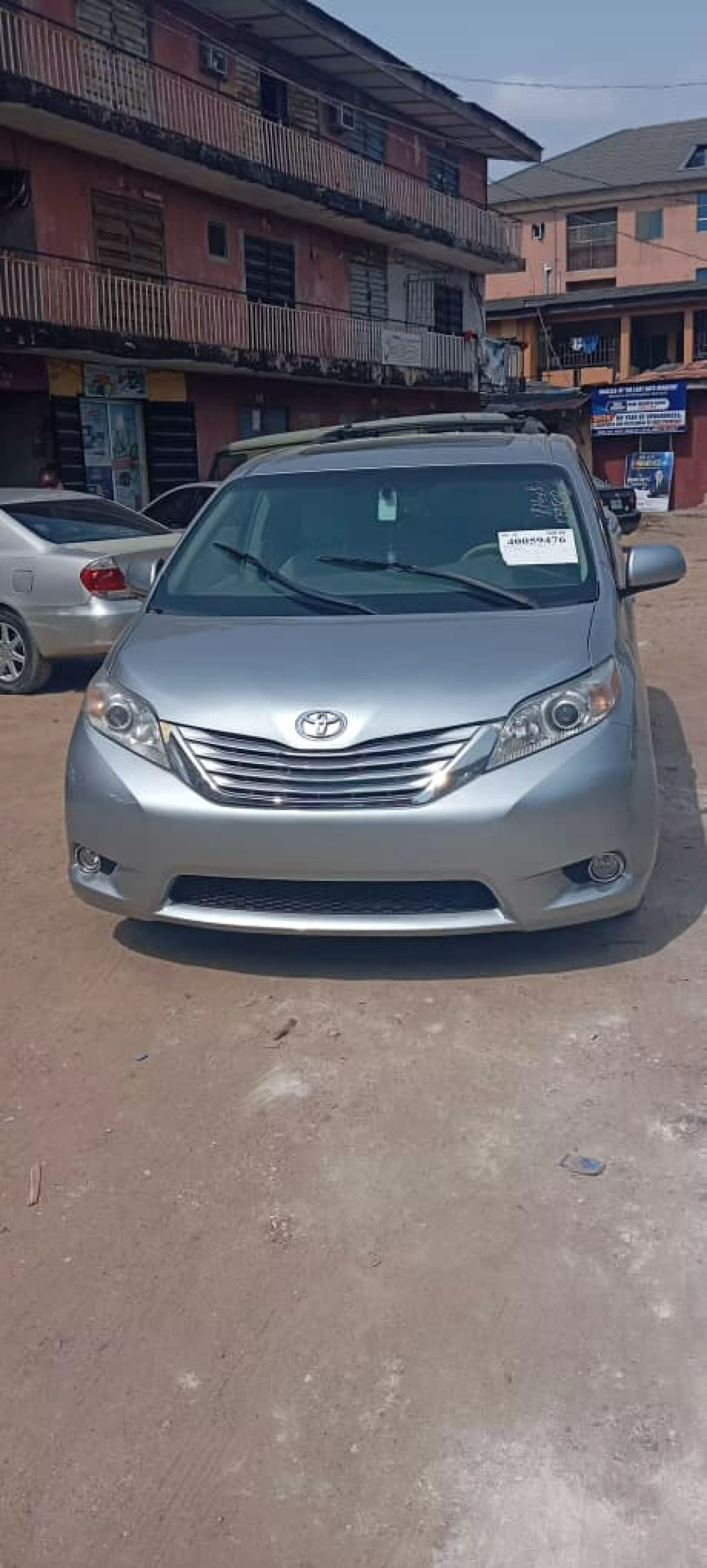 Toyota Sienna - 2011