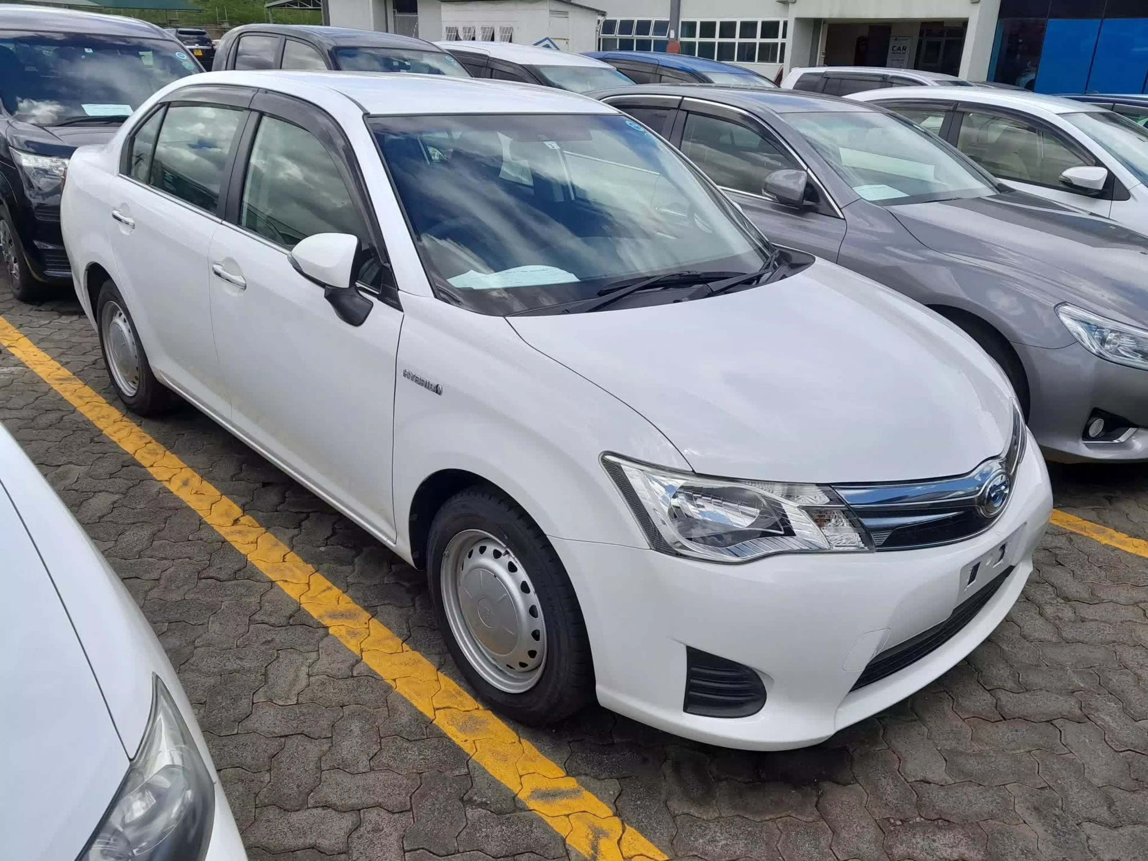 Toyota Axio hybrid  - 2015