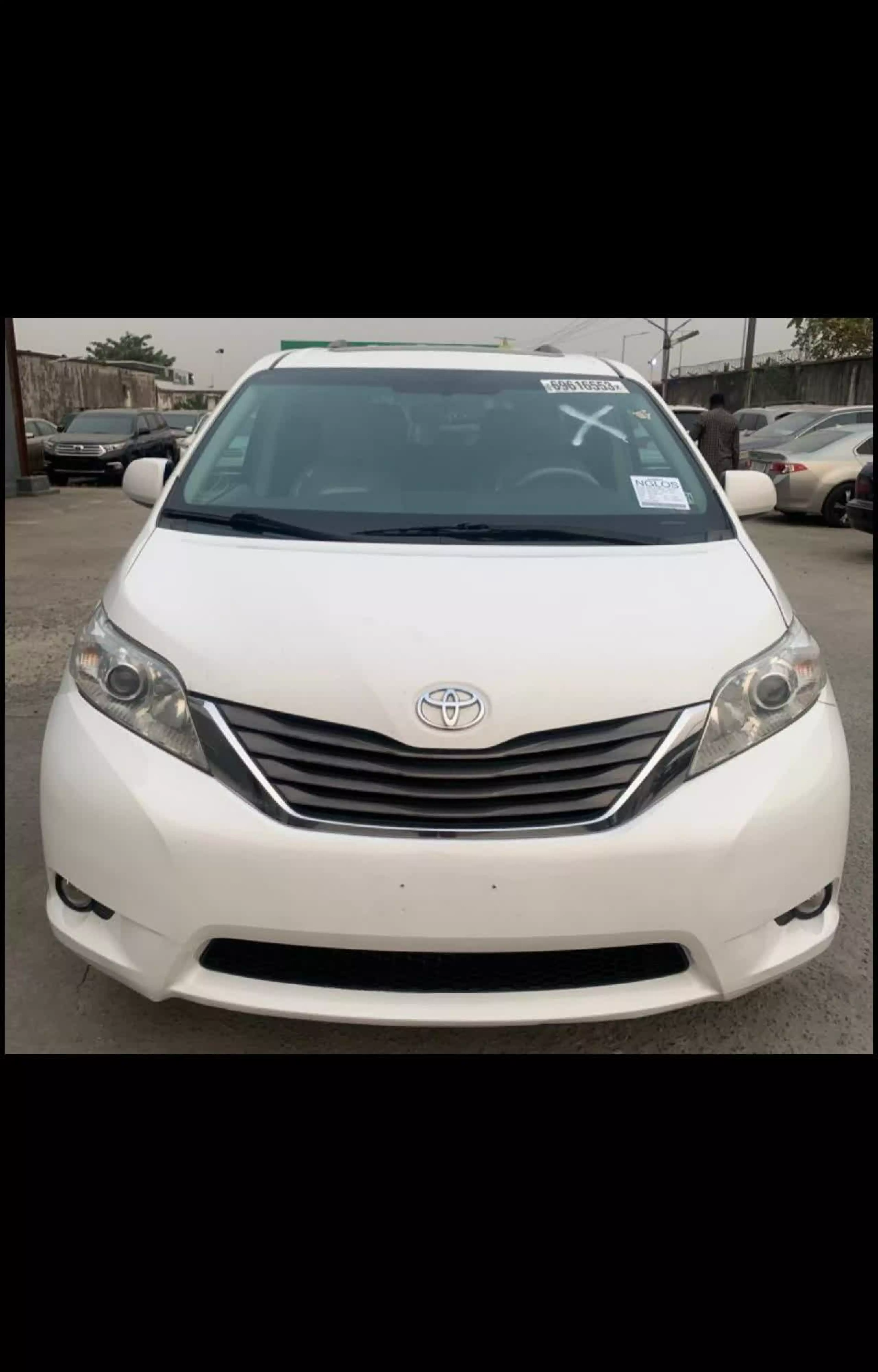 Toyota Sienna - 2011