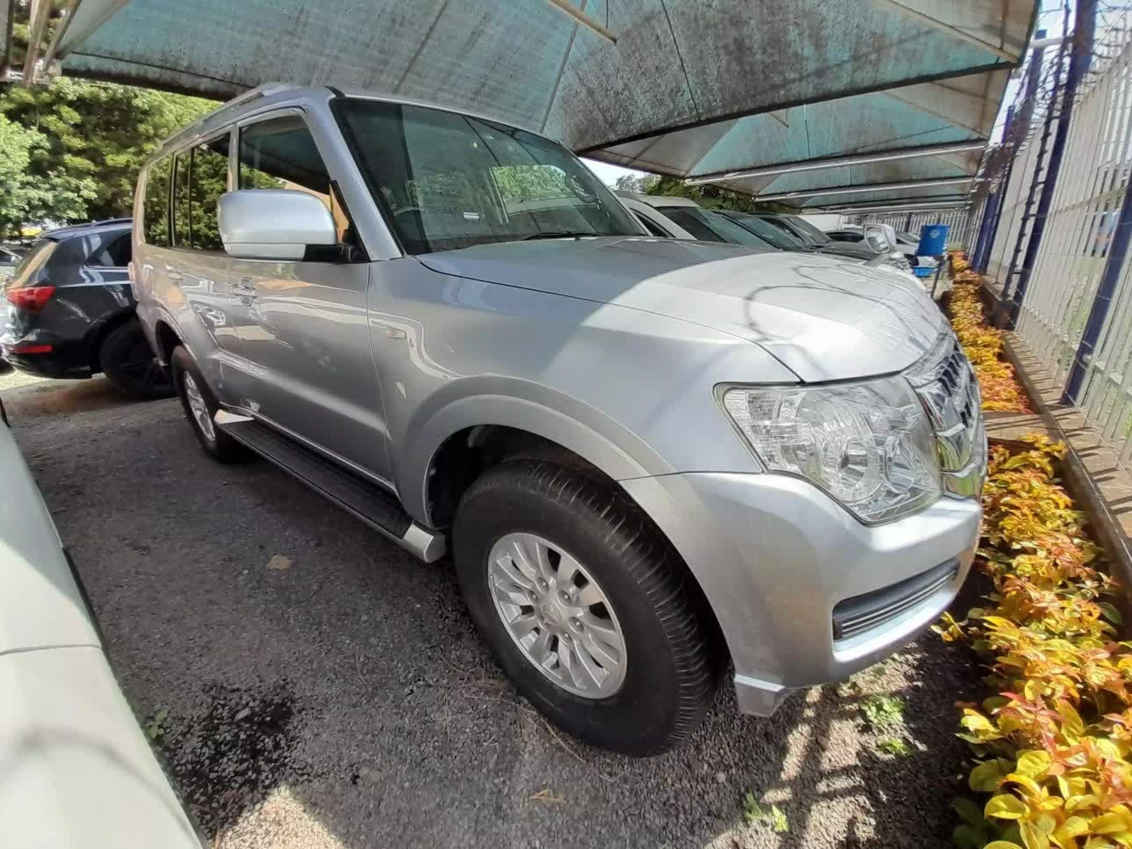 Mitsubishi Pajero - 2015