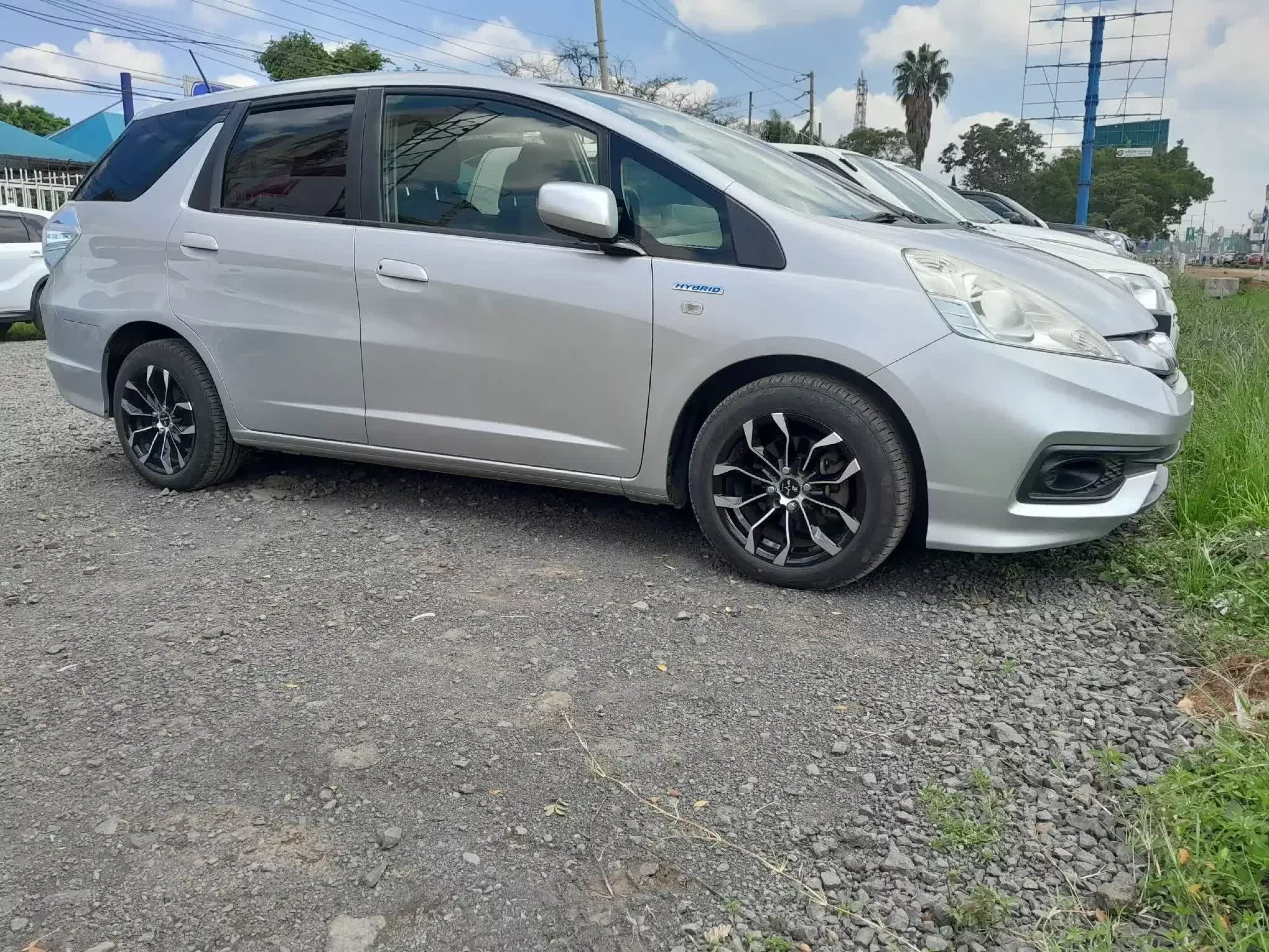 Honda Fit shuttle hybrid - 2014