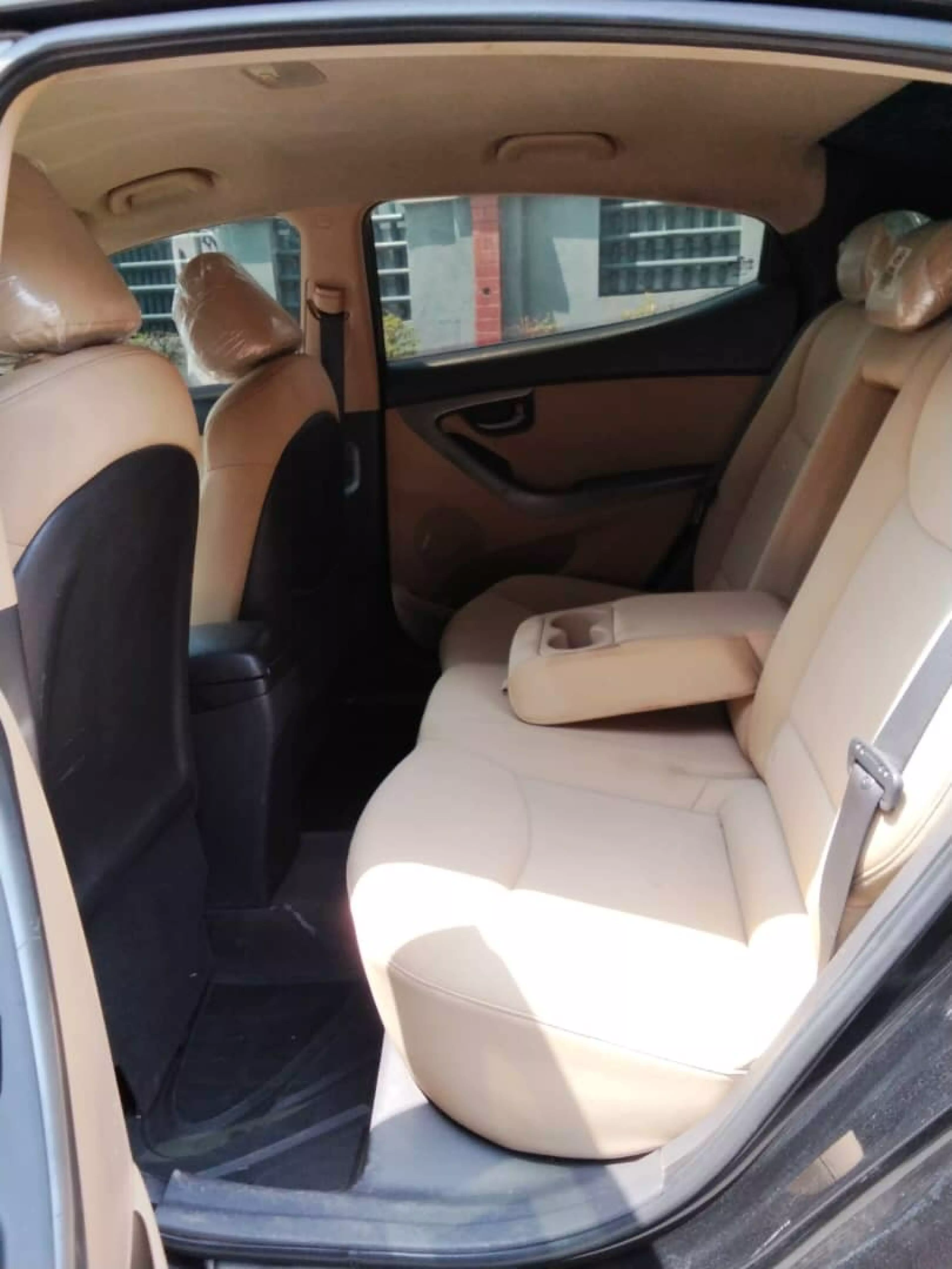 Hyundai Elantra   - 2011