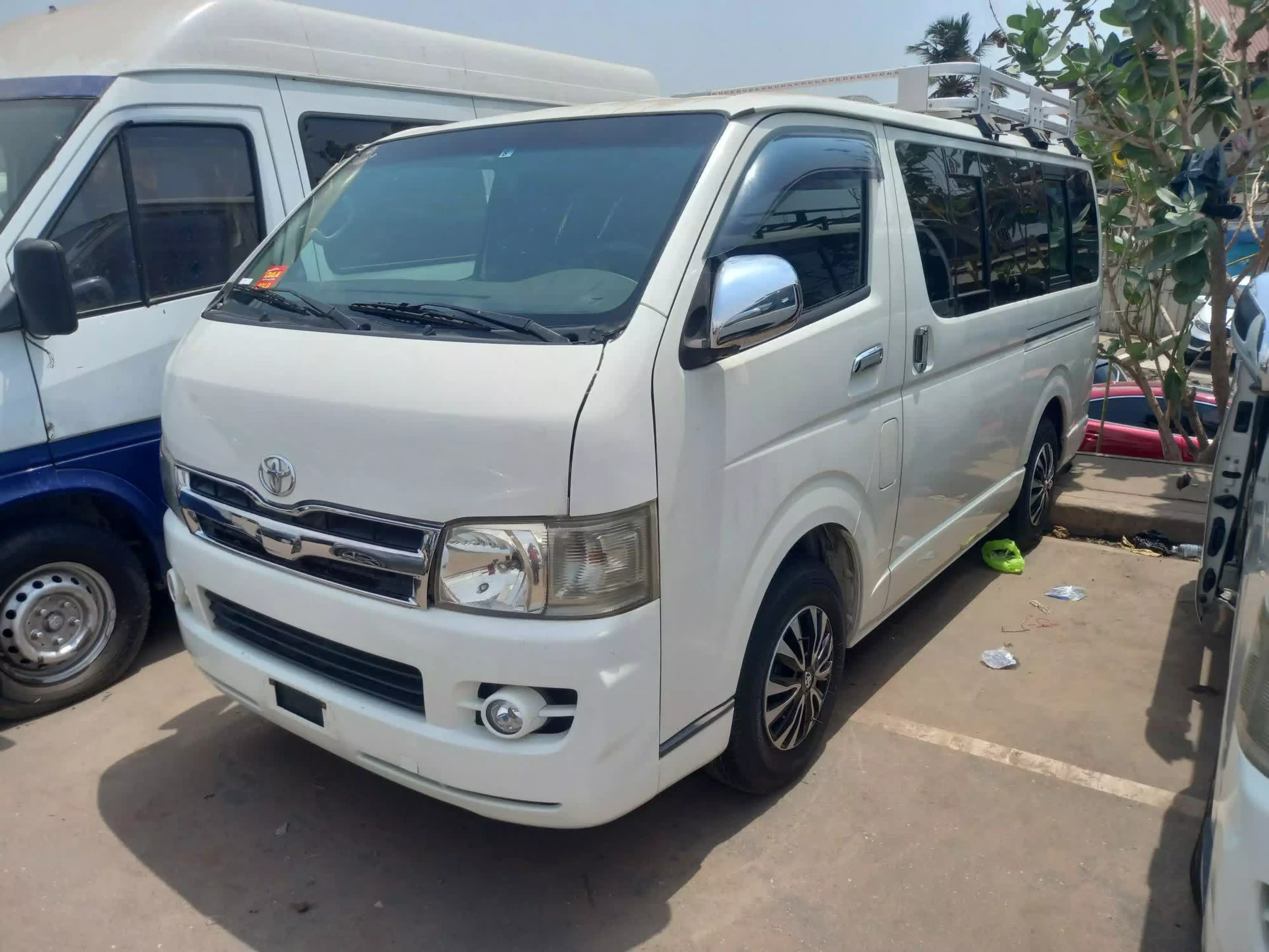 Toyota Hiace - 2011