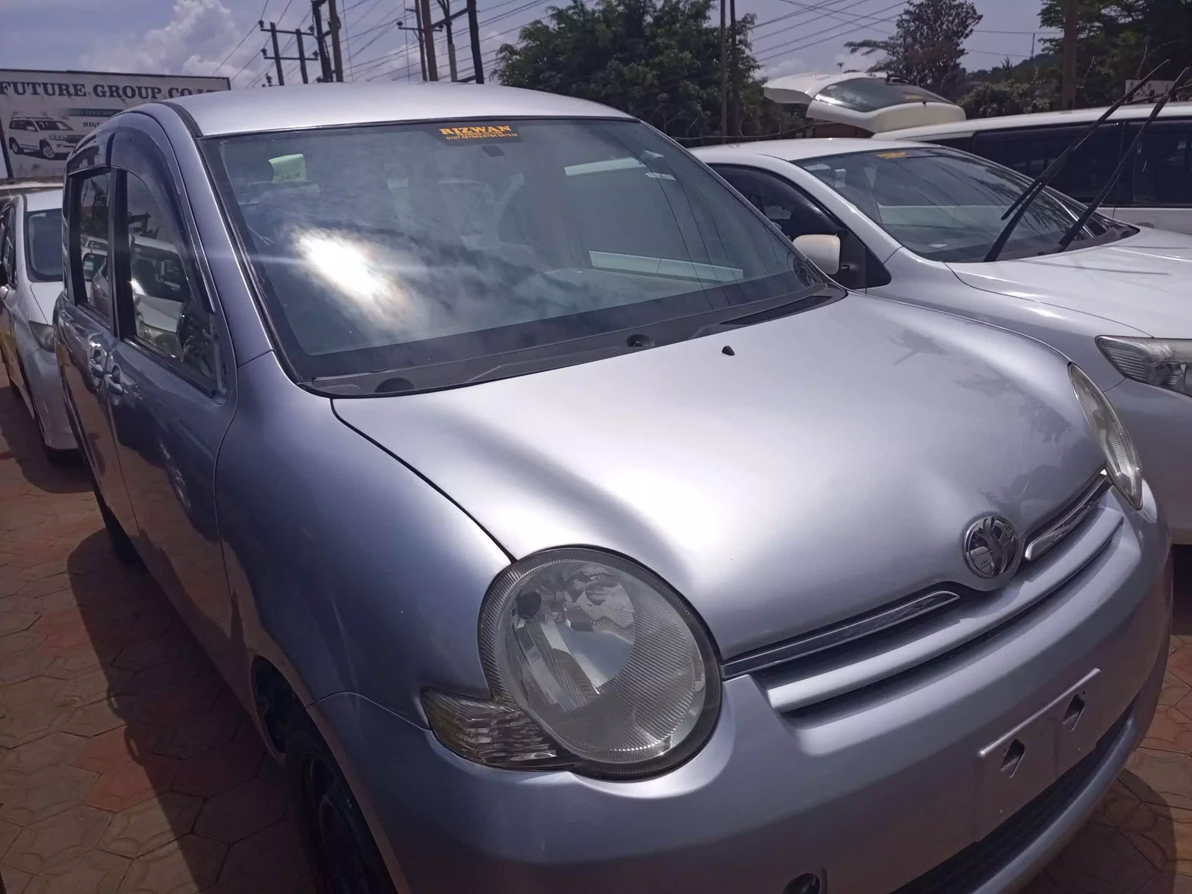 Toyota Sienta - 2008