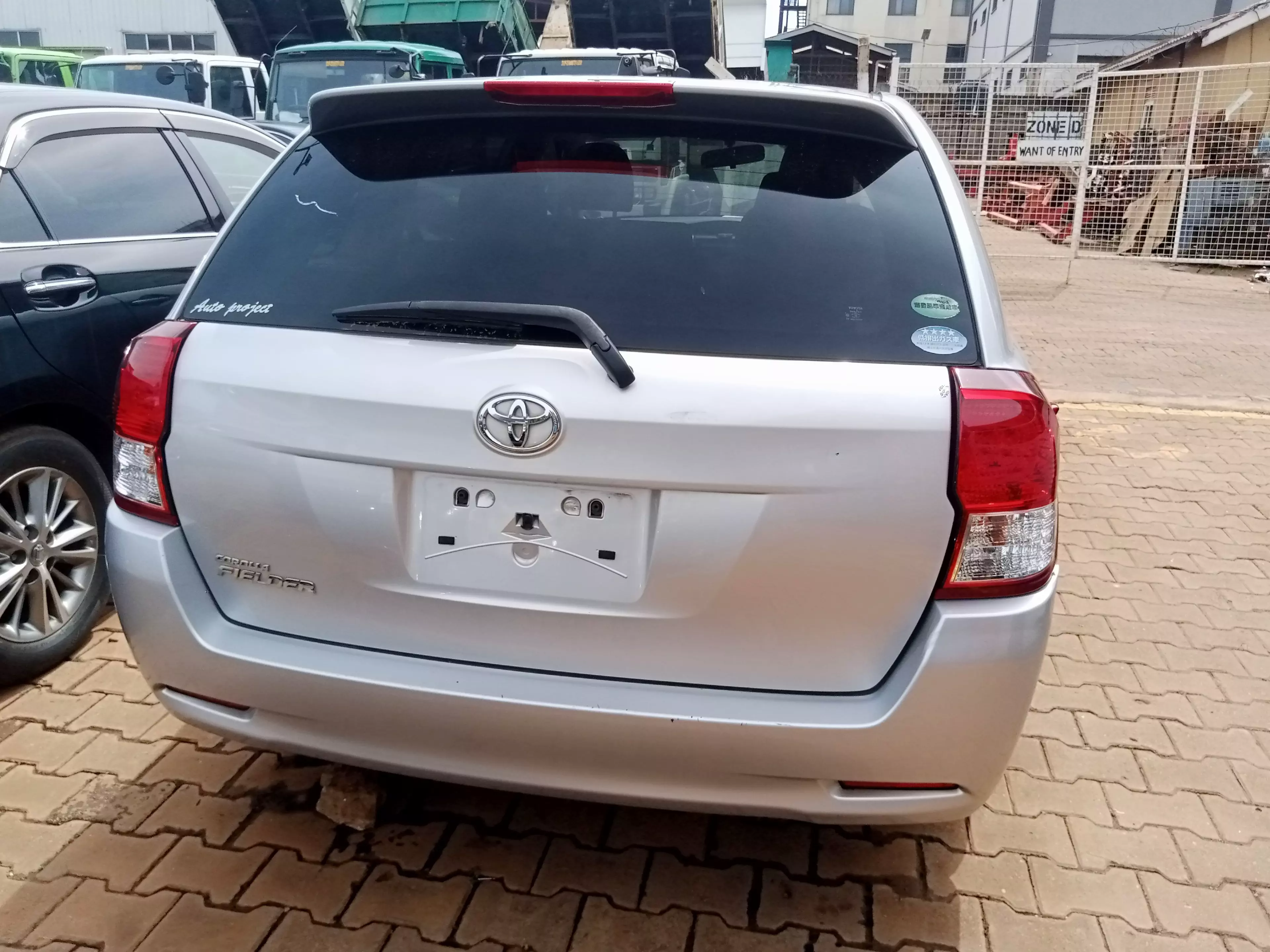 Toyota Fielder    - 2012