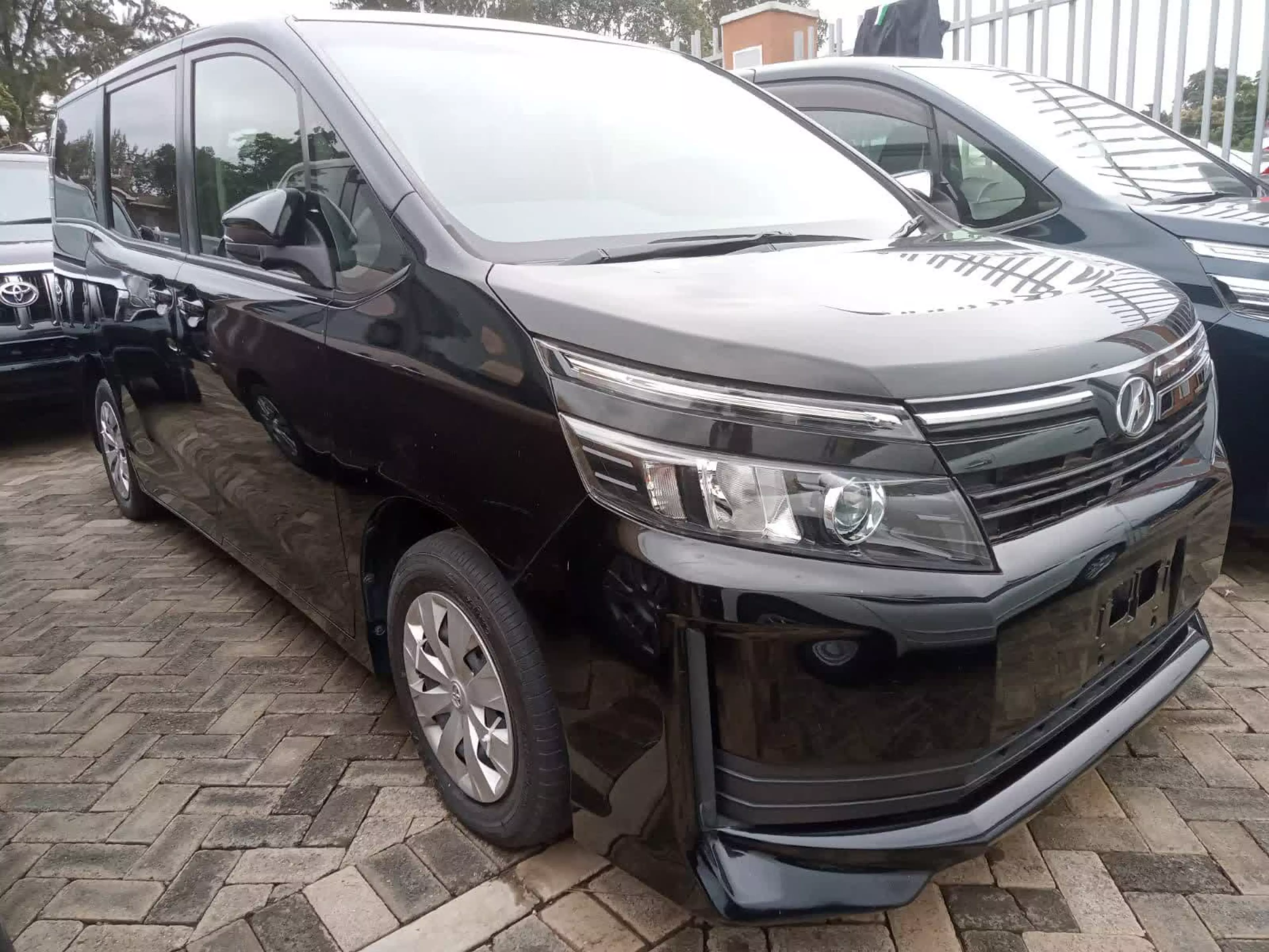 Toyota Voxy  - 2015