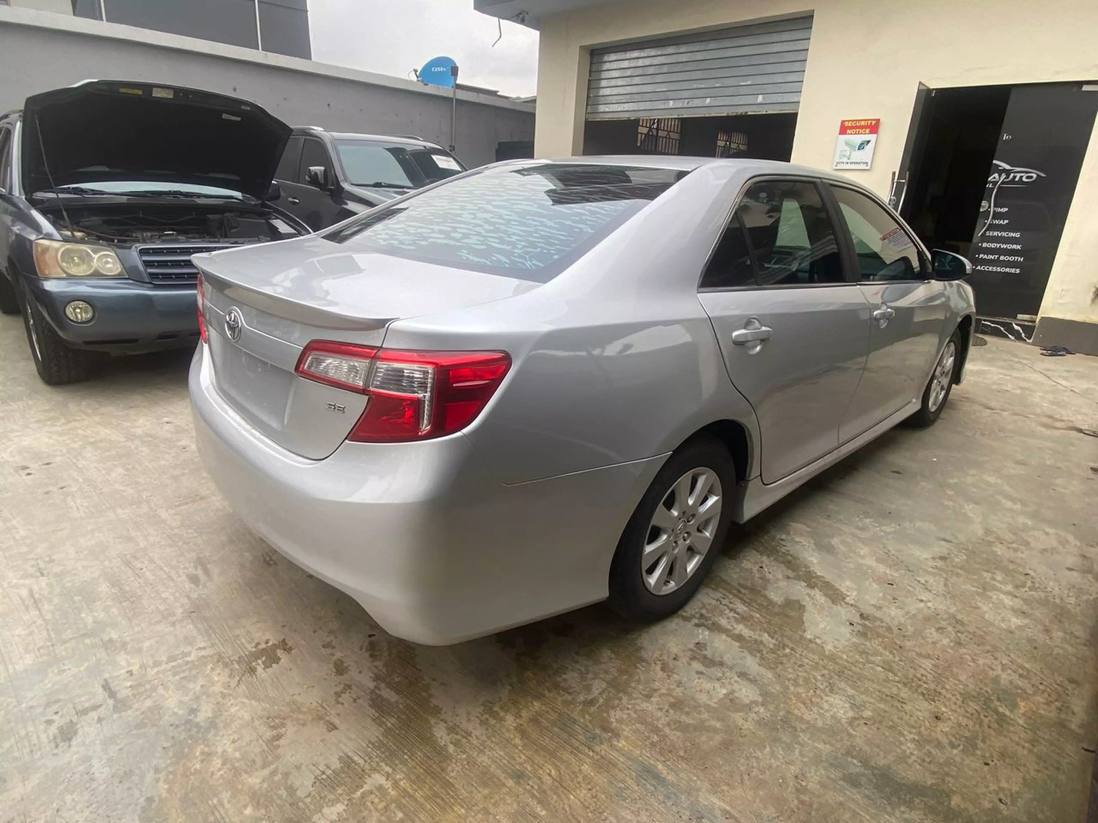 Toyota Camry   - 2014