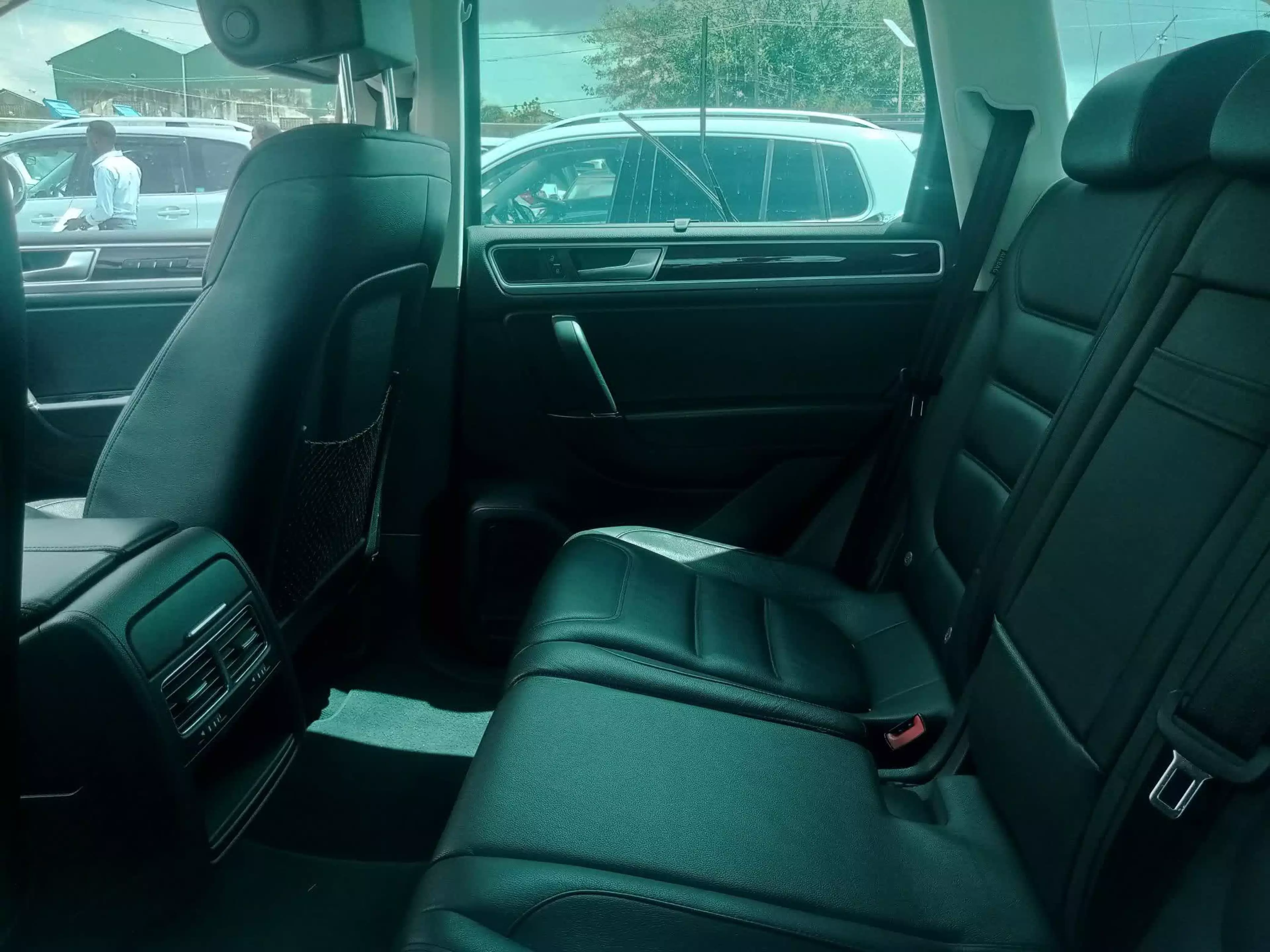Volkswagen Touareg   - 2014