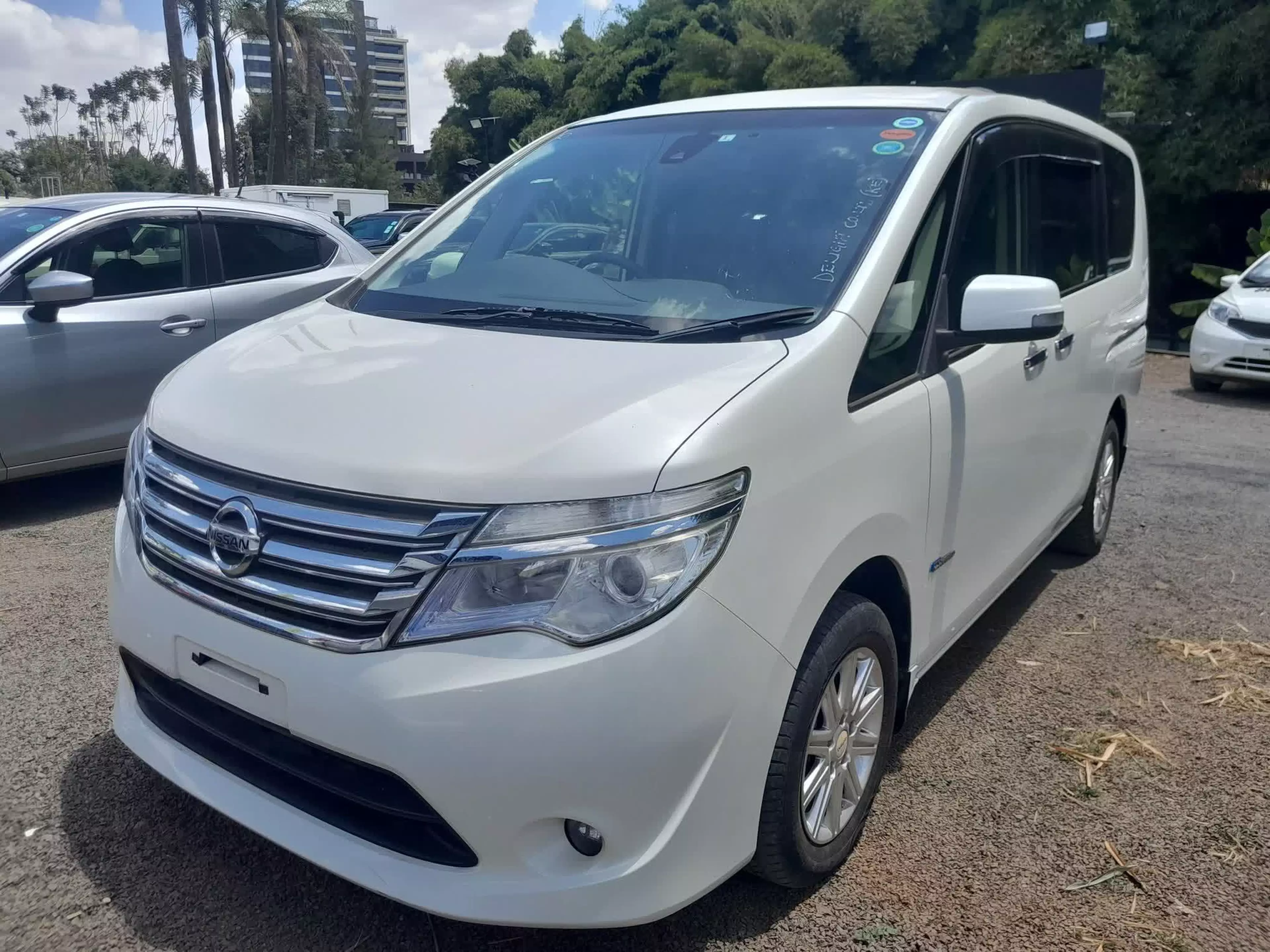 Nissan Serena - 2016