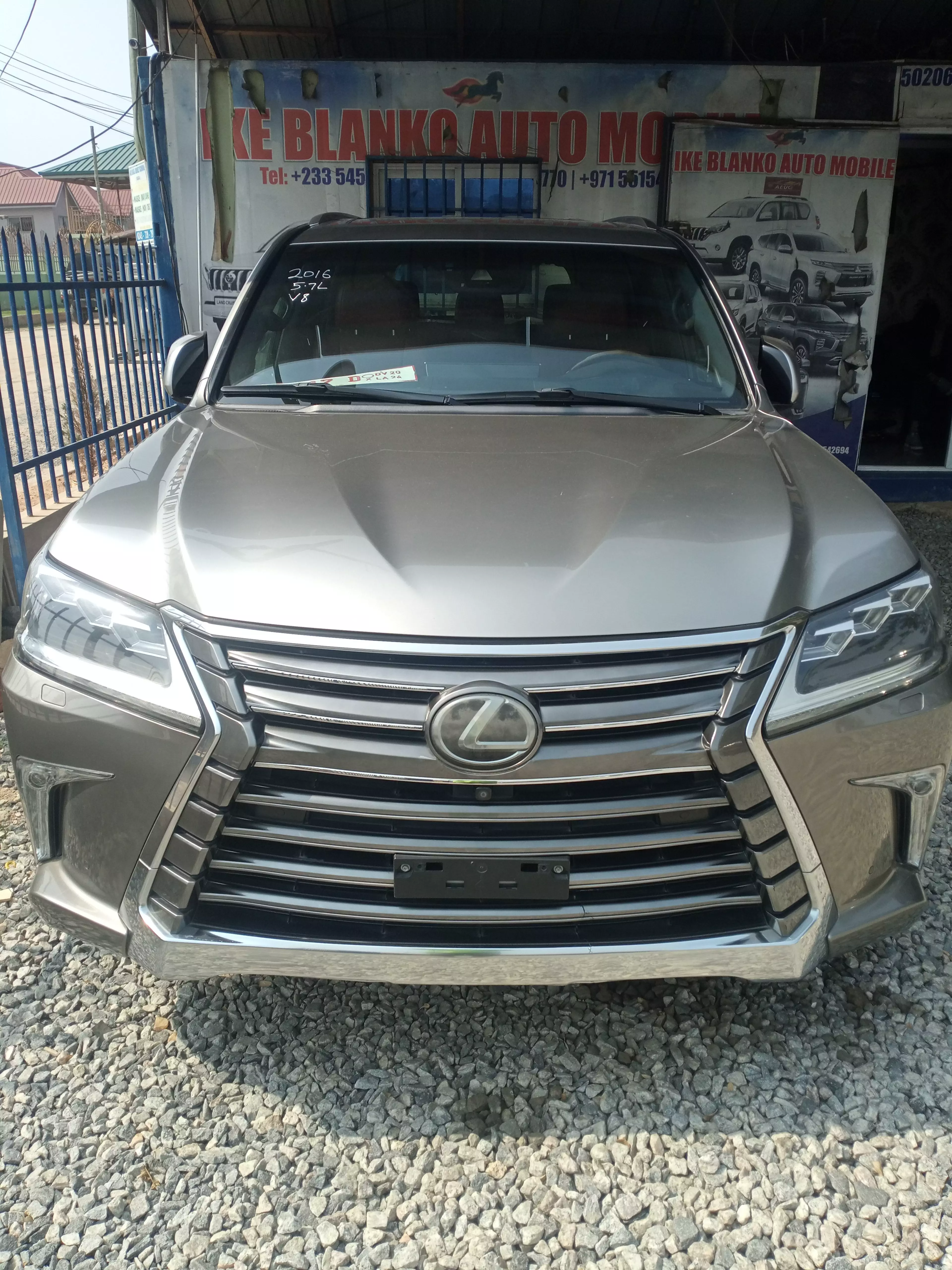 Lexus 570 - 2016