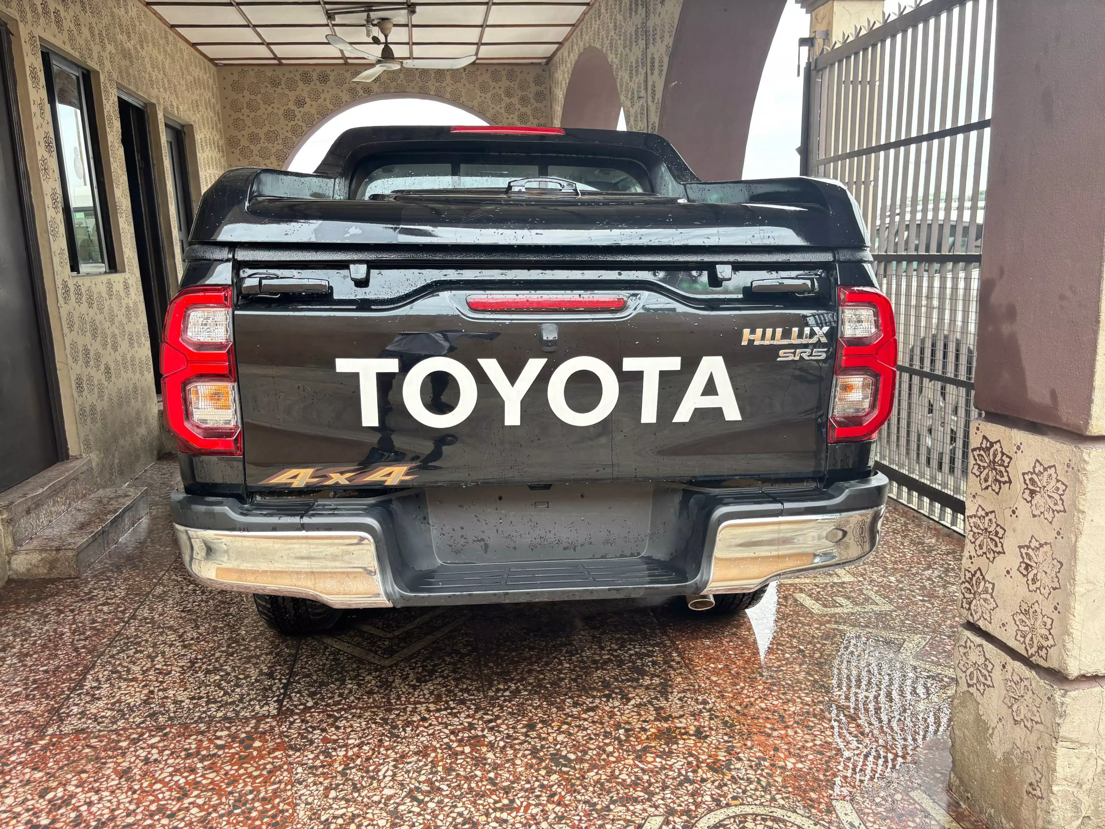 Toyota Hilux   - 2024
