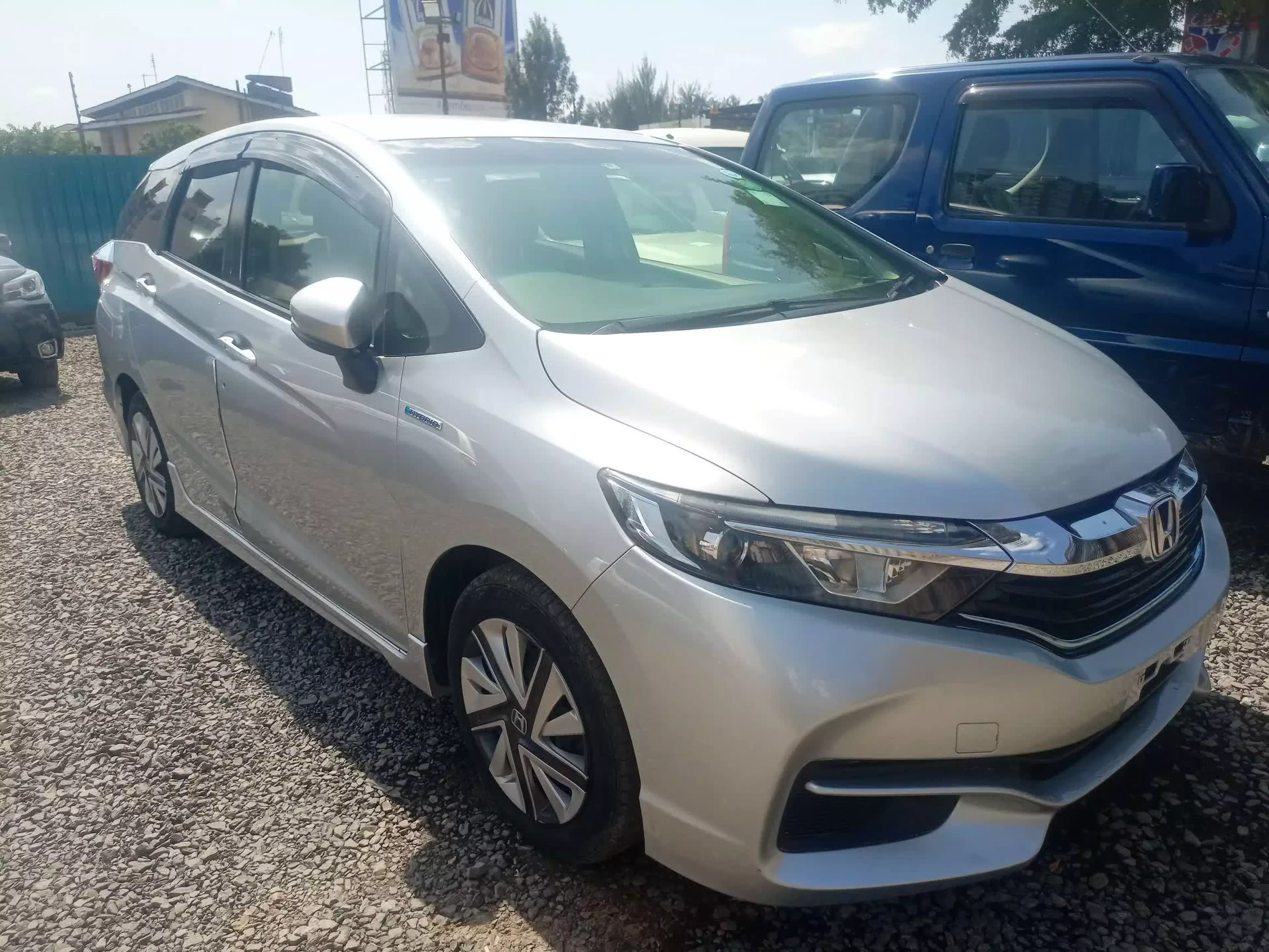 Honda Fit shuttle hybrid - 2016