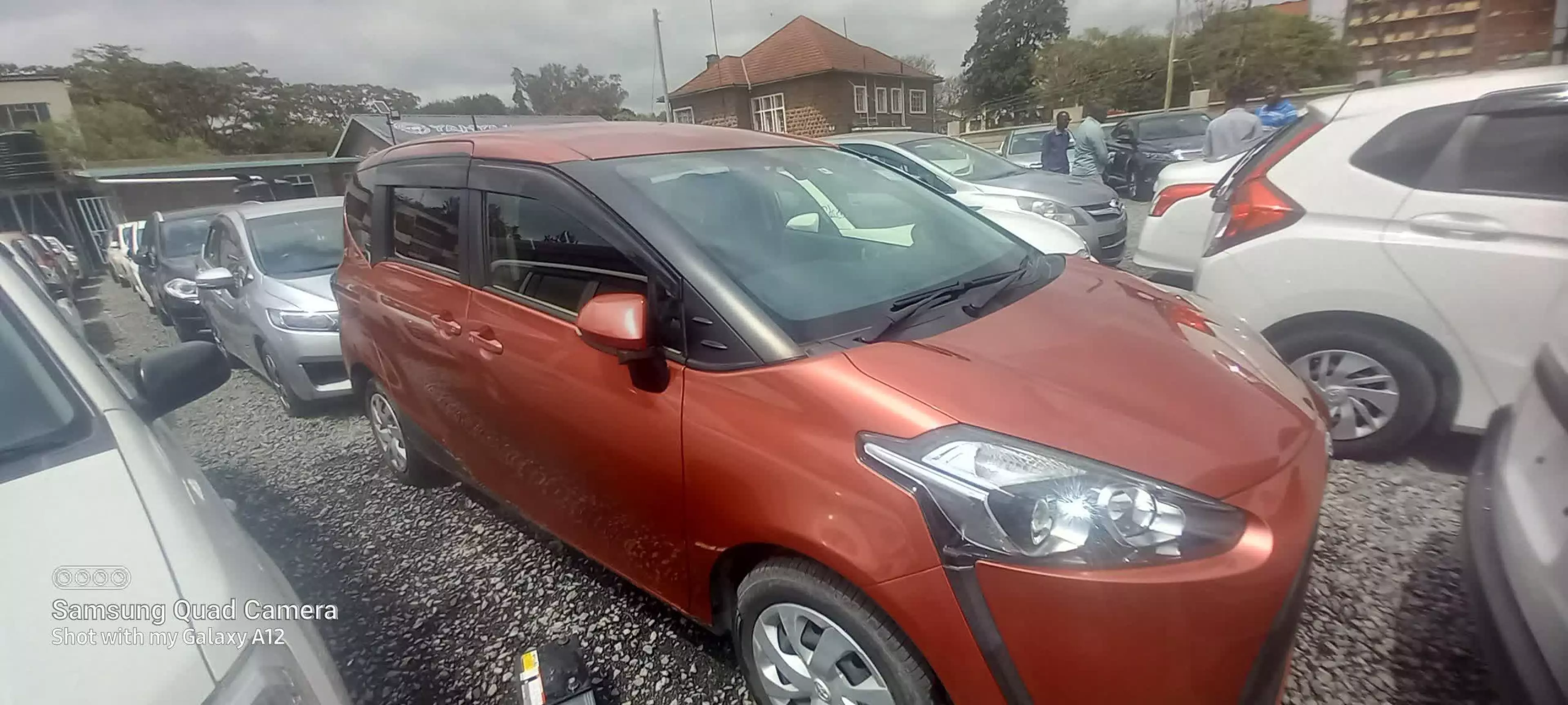 Toyota Sienta - 2016