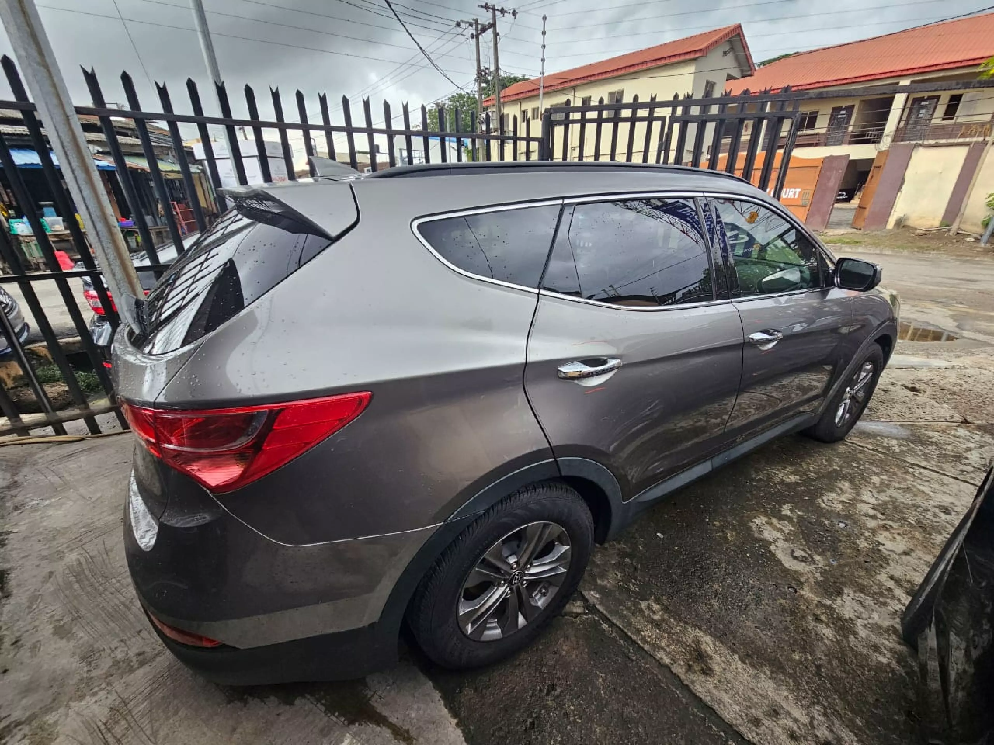 Hyundai Santa Fe   - 2013