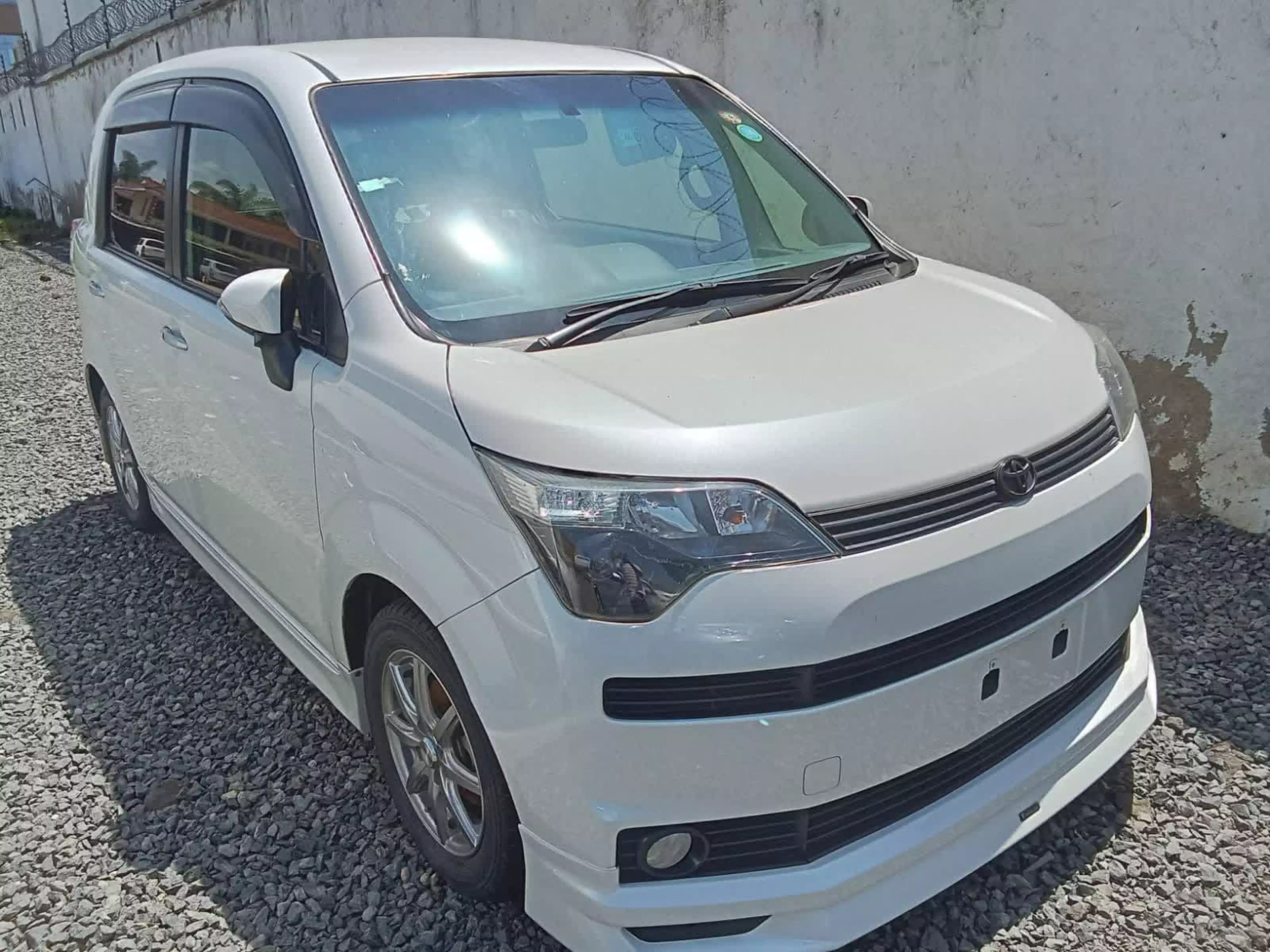 Toyota Spade  - 2016