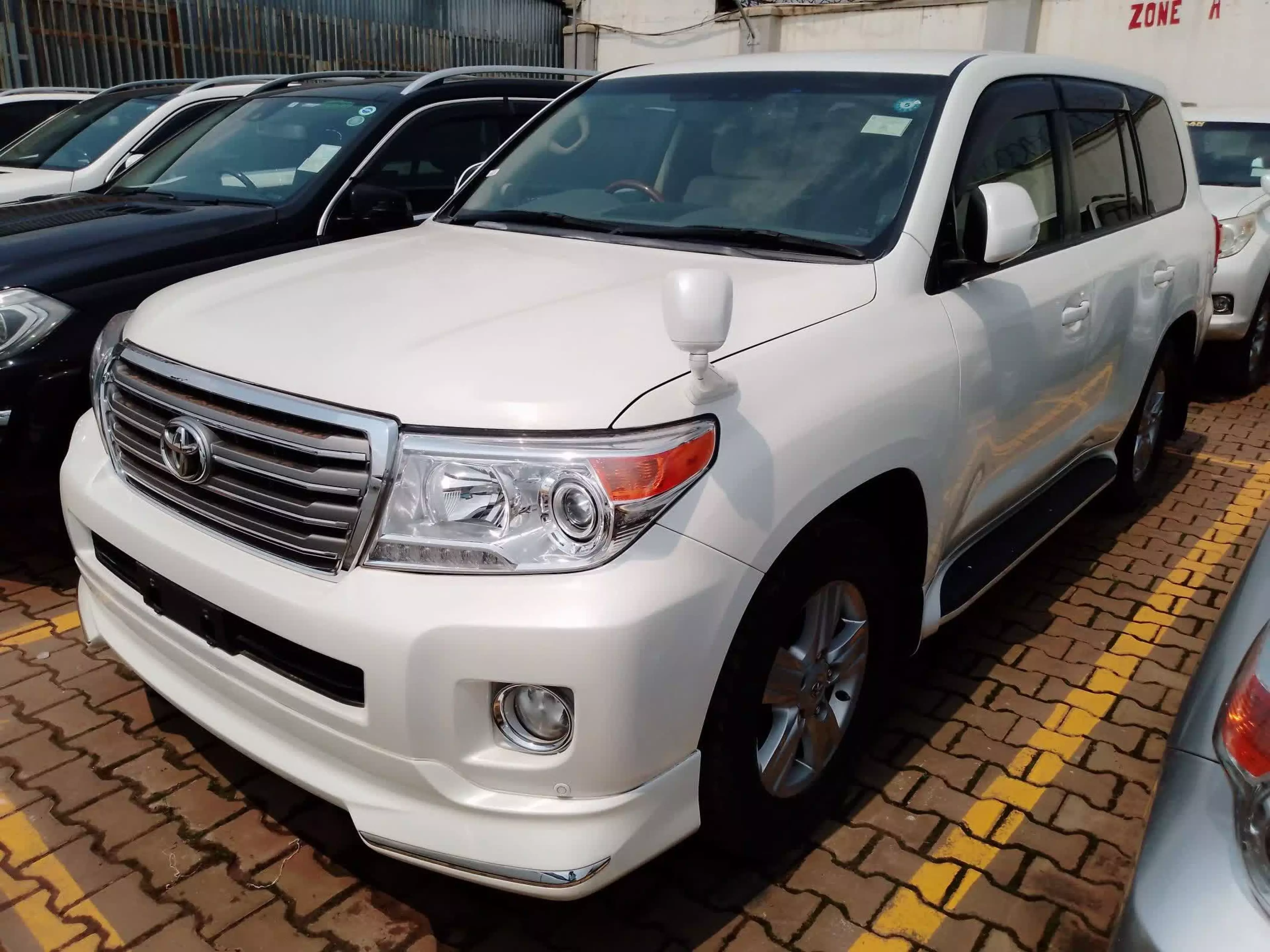 Toyota Land Cruiser V8 - 2013