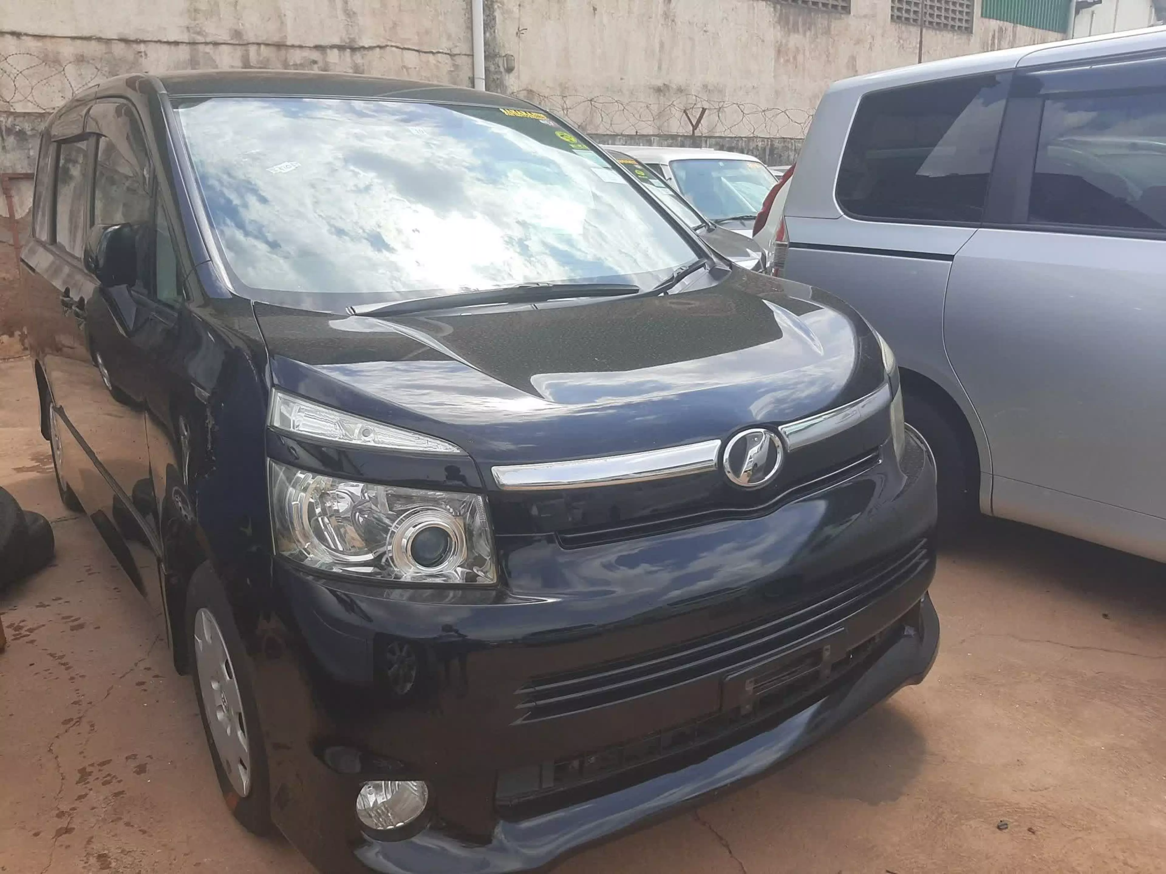 Toyota Voxy  - 2008