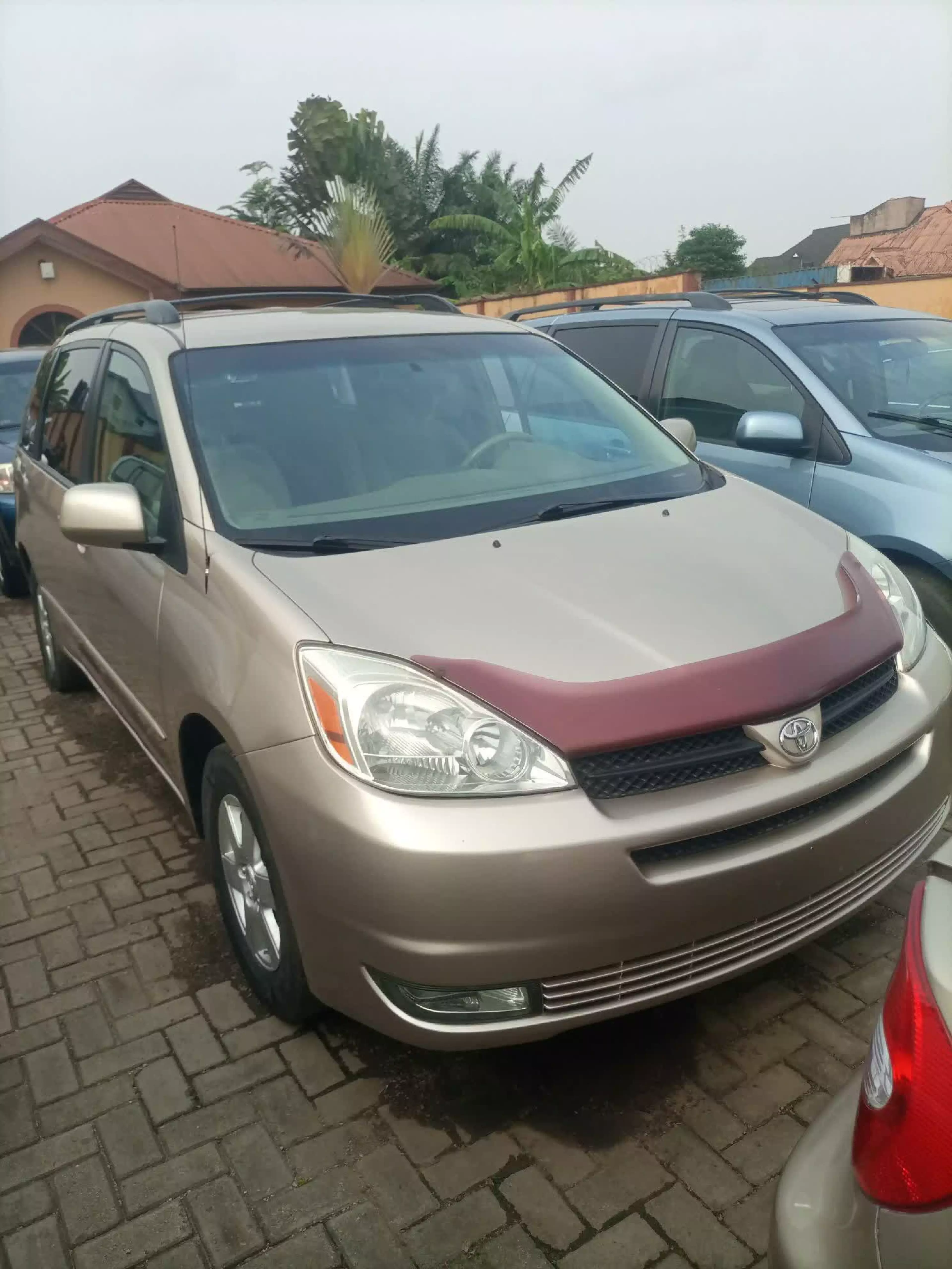 Toyota Sienna - 2004