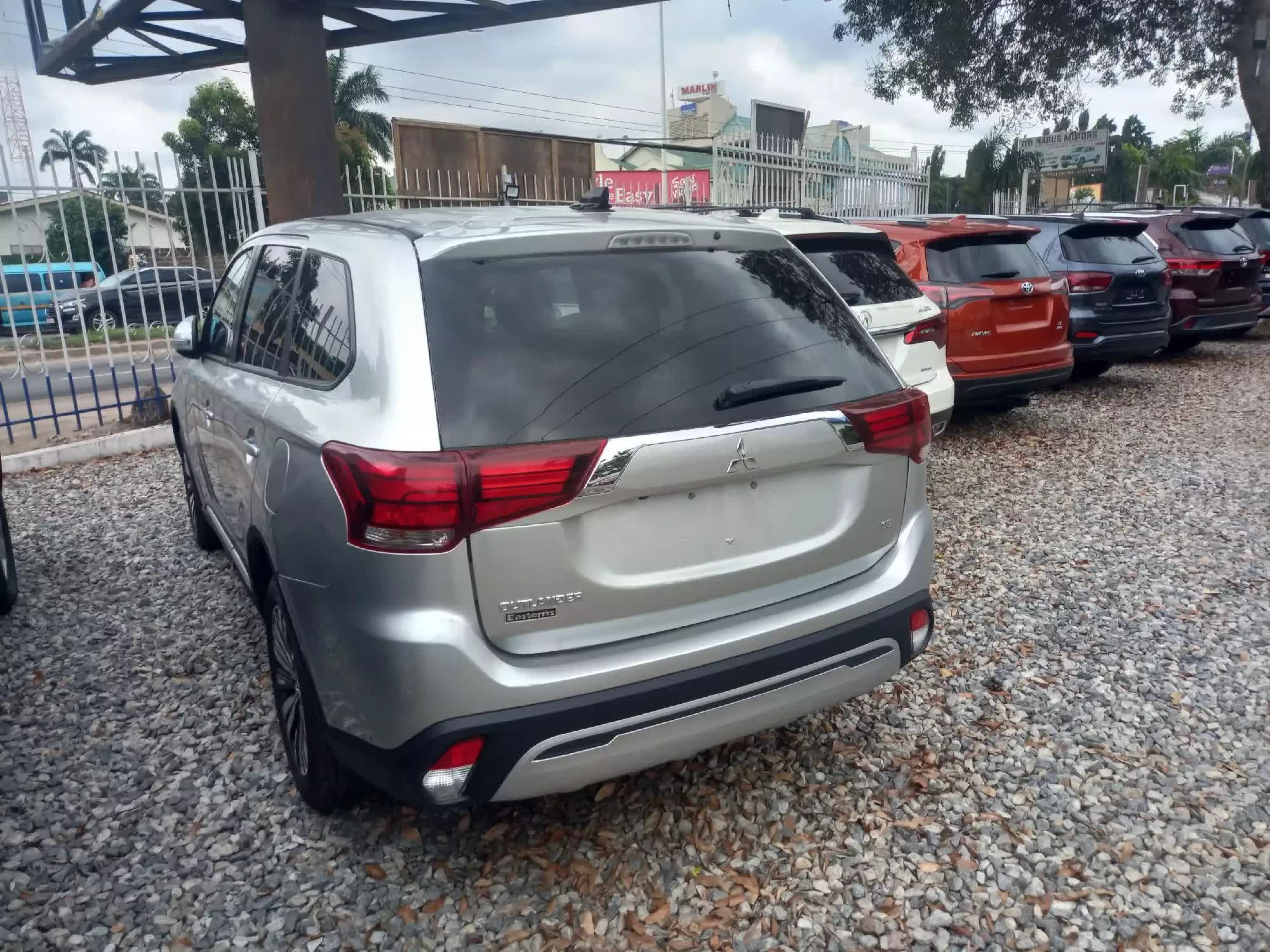 Mitsubishi OUTLANDER   - 2020
