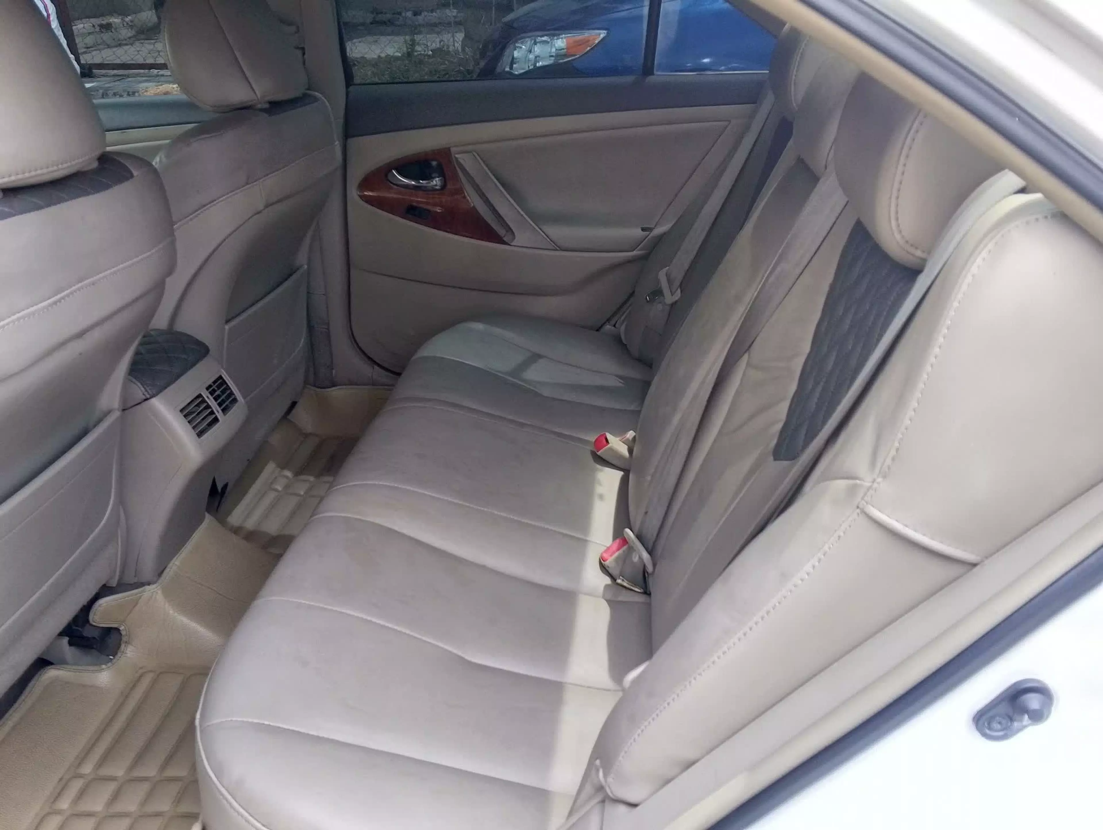 Toyota Camry   - 2010