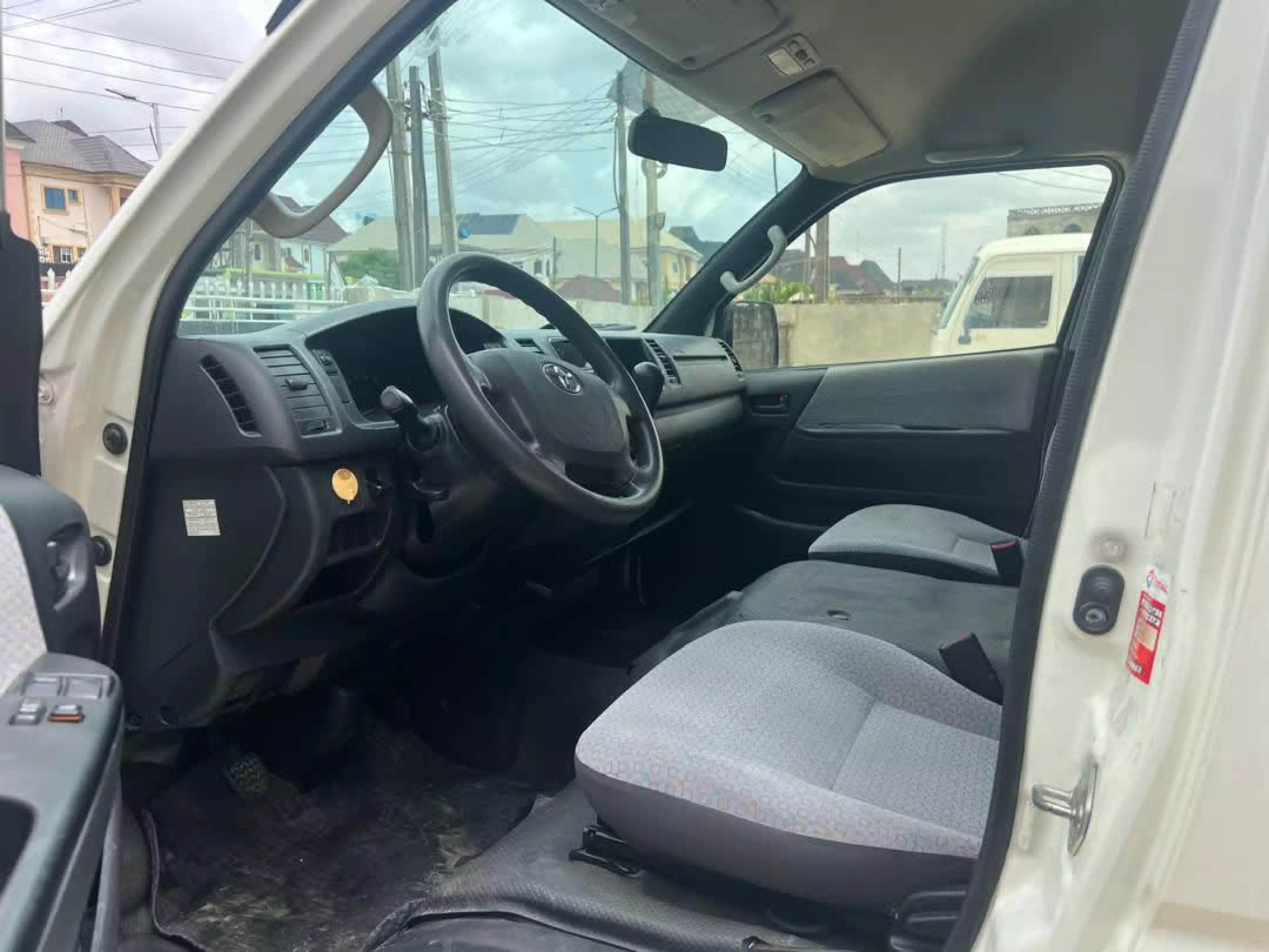 Toyota Hiace   - 2015
