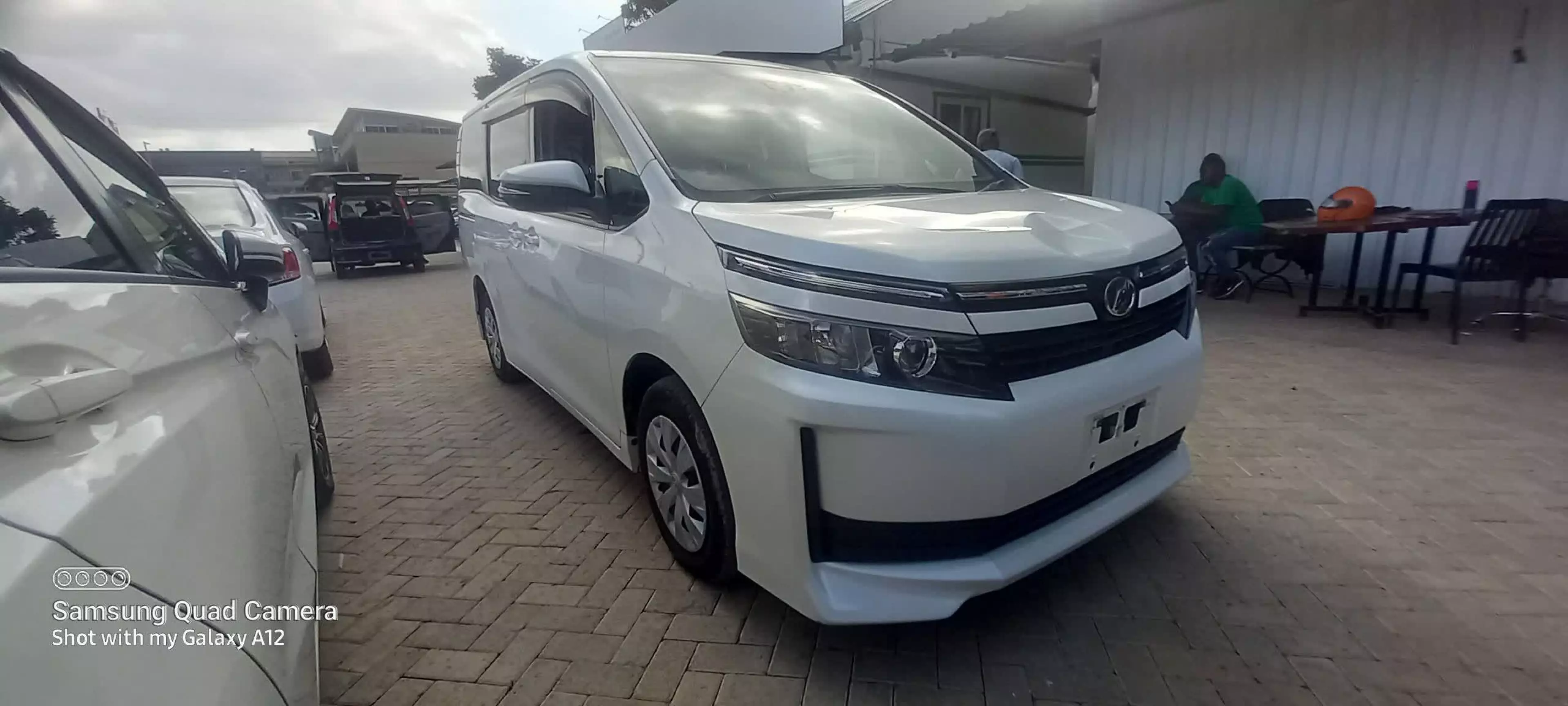 Toyota Voxy  - 2016
