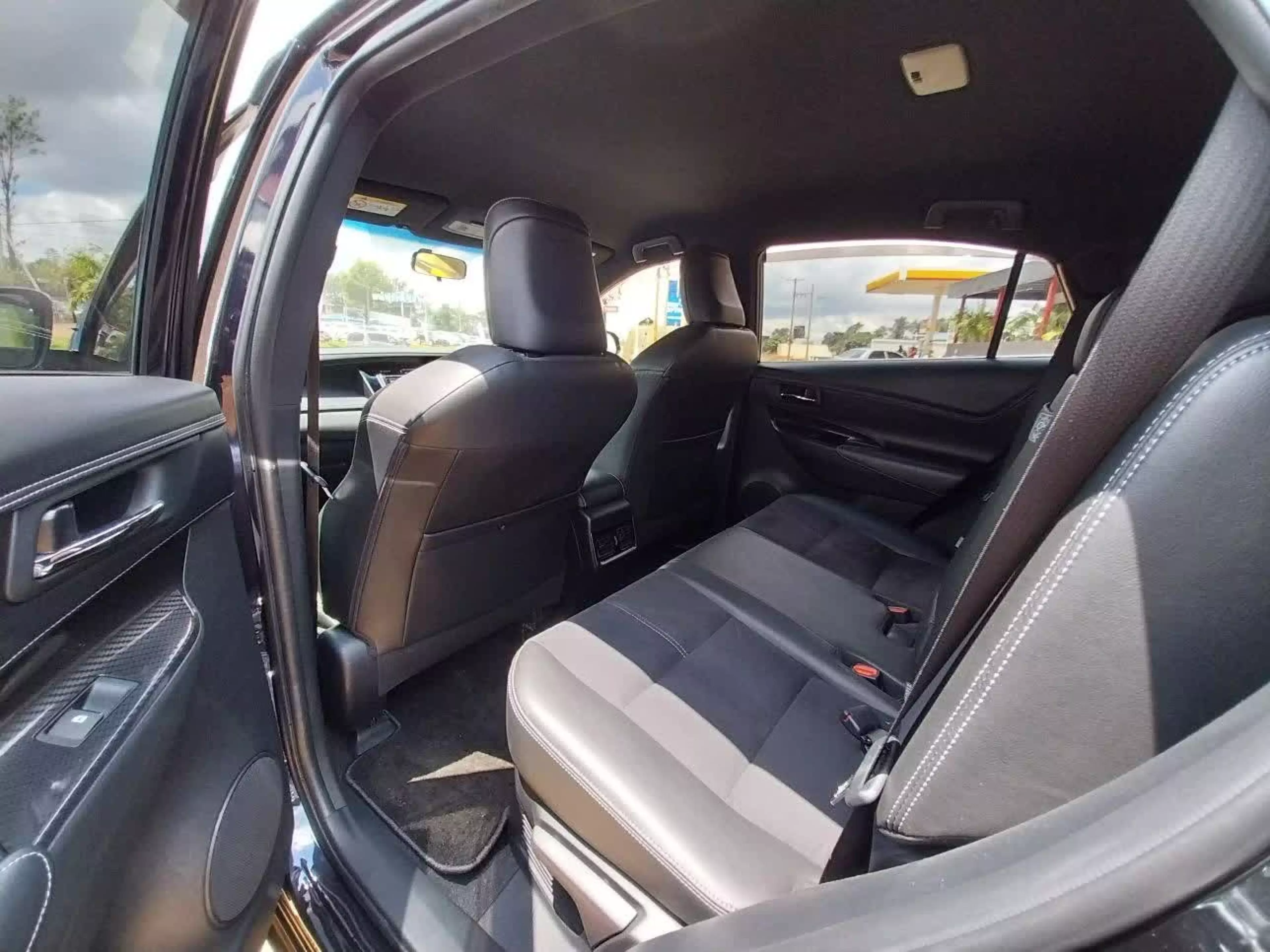 Toyota Harrier   - 2016