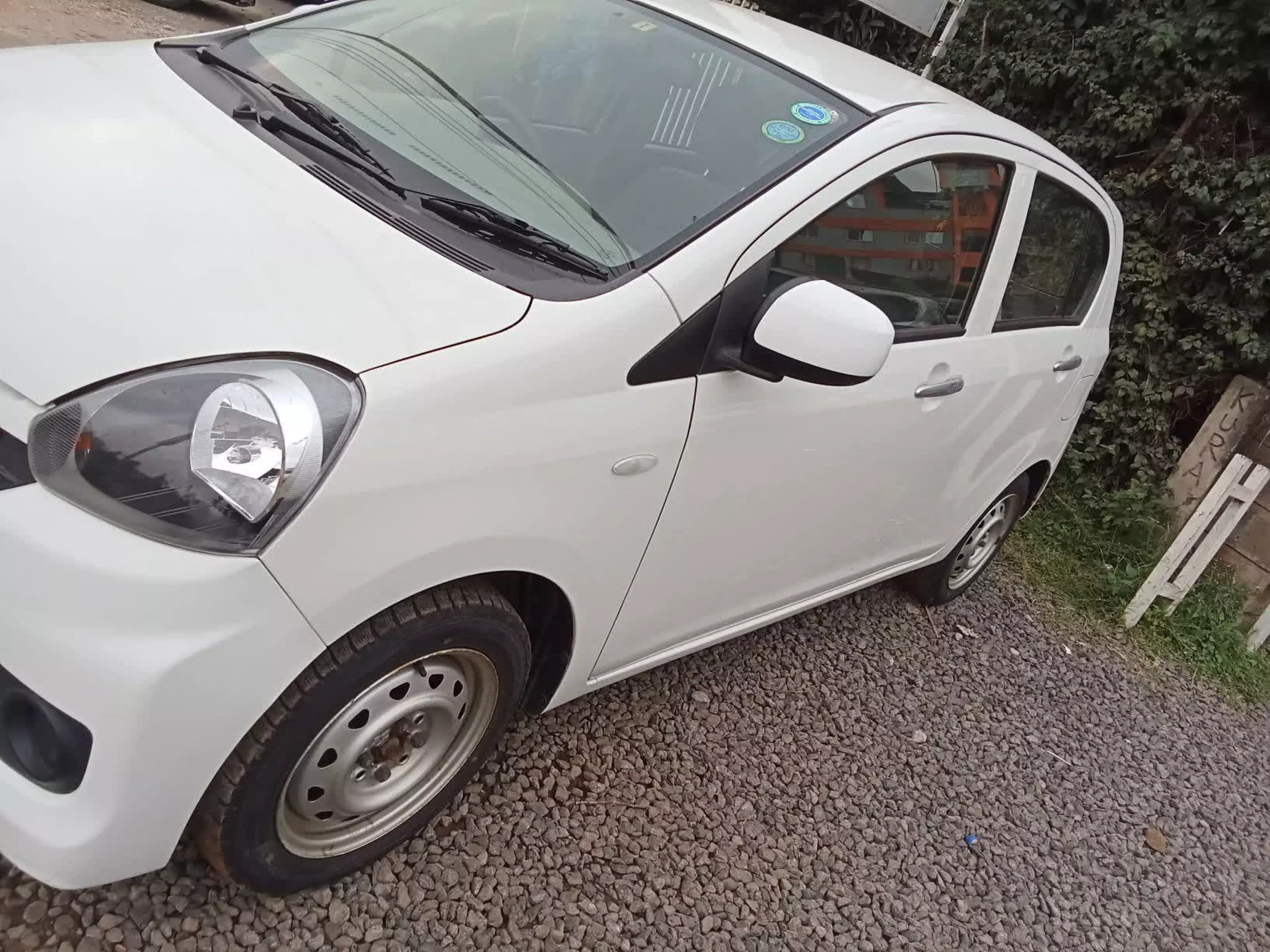 Daihatsu Mira    - 2017
