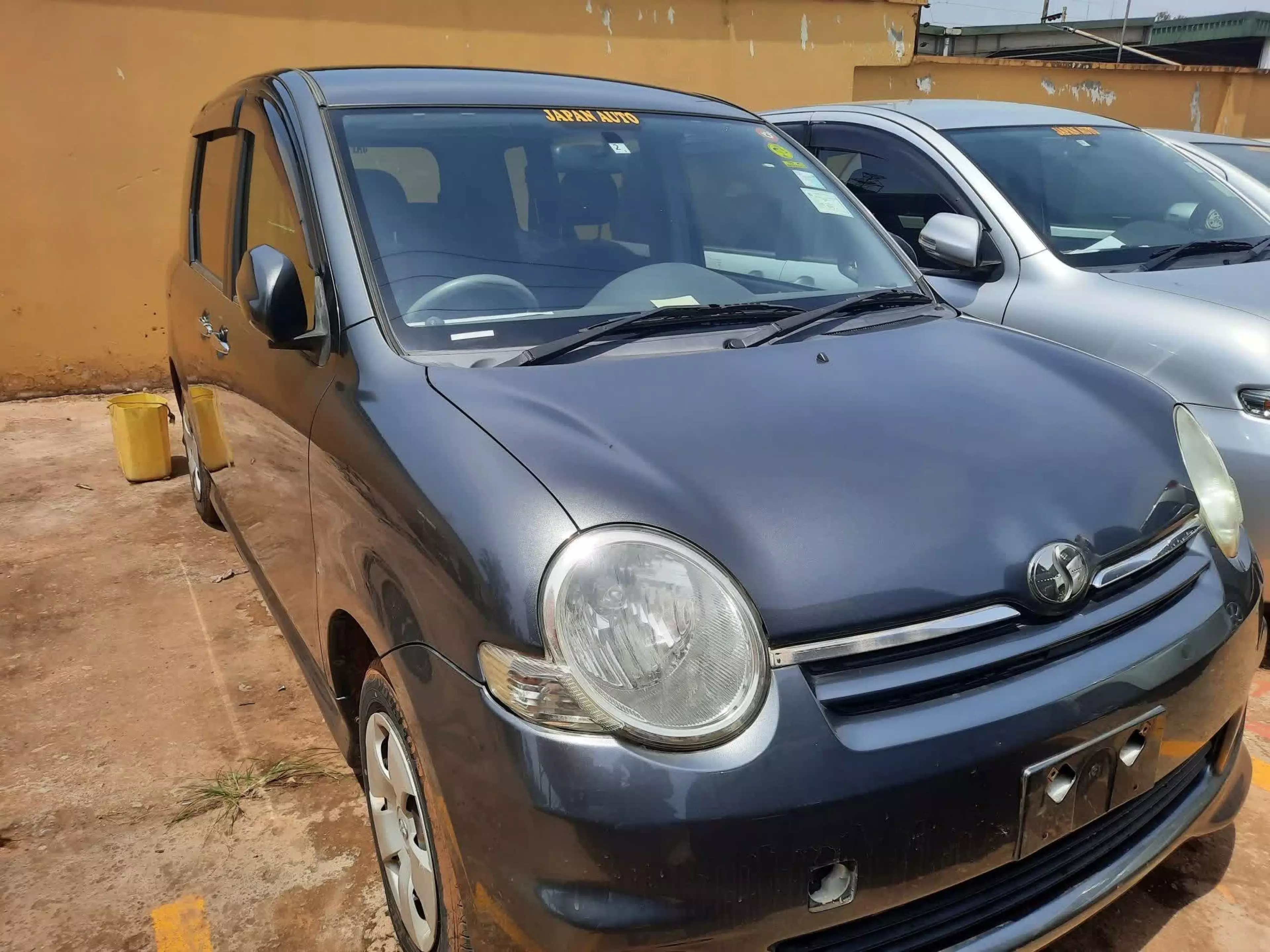 Toyota Sienta - 2008