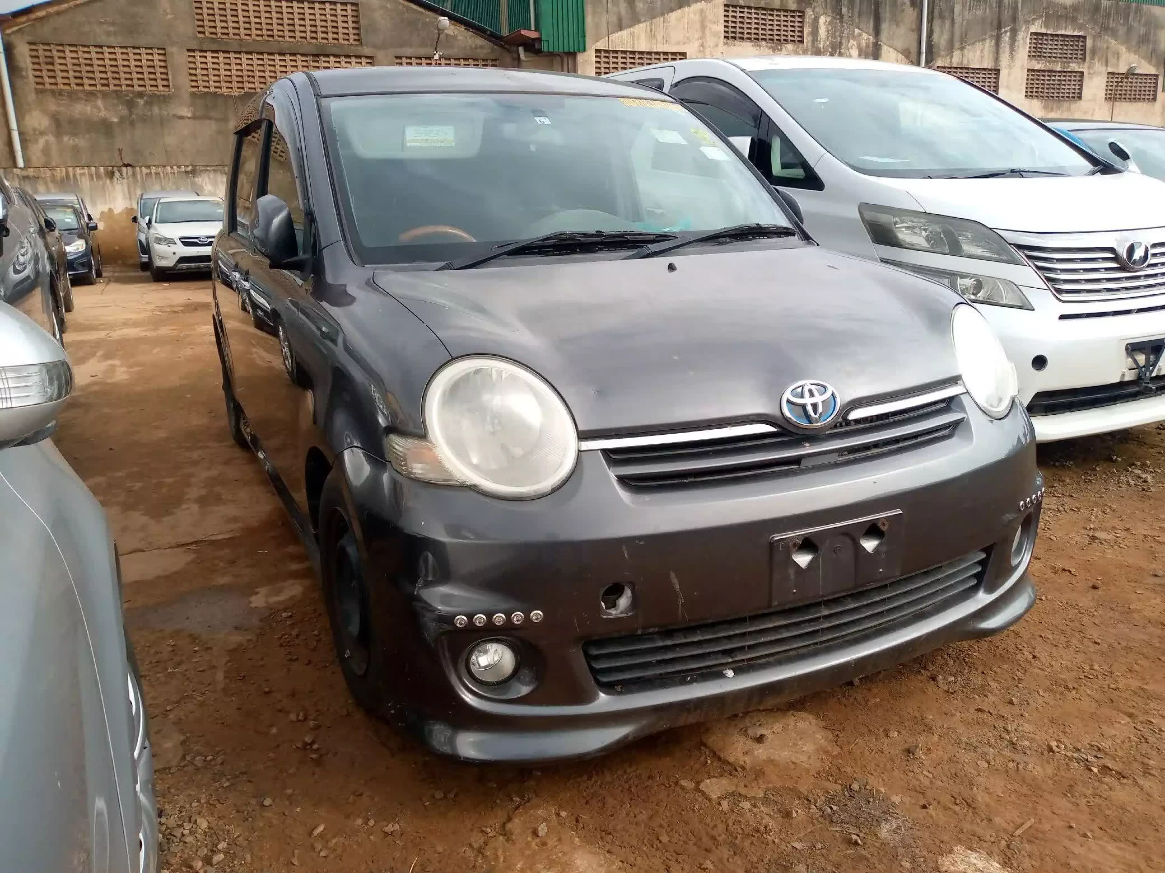 Toyota Sienta - 2009