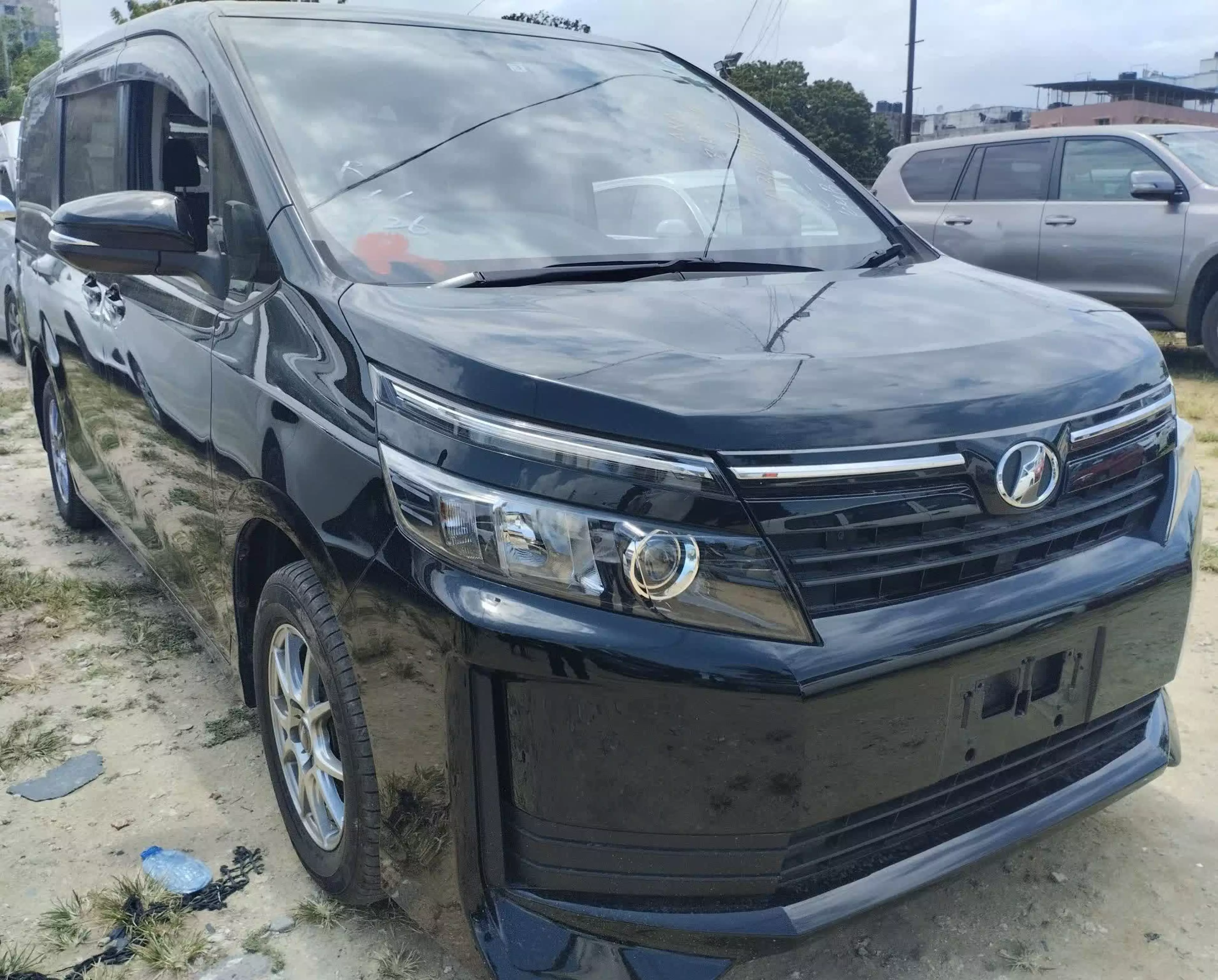 Toyota Voxy  - 2016