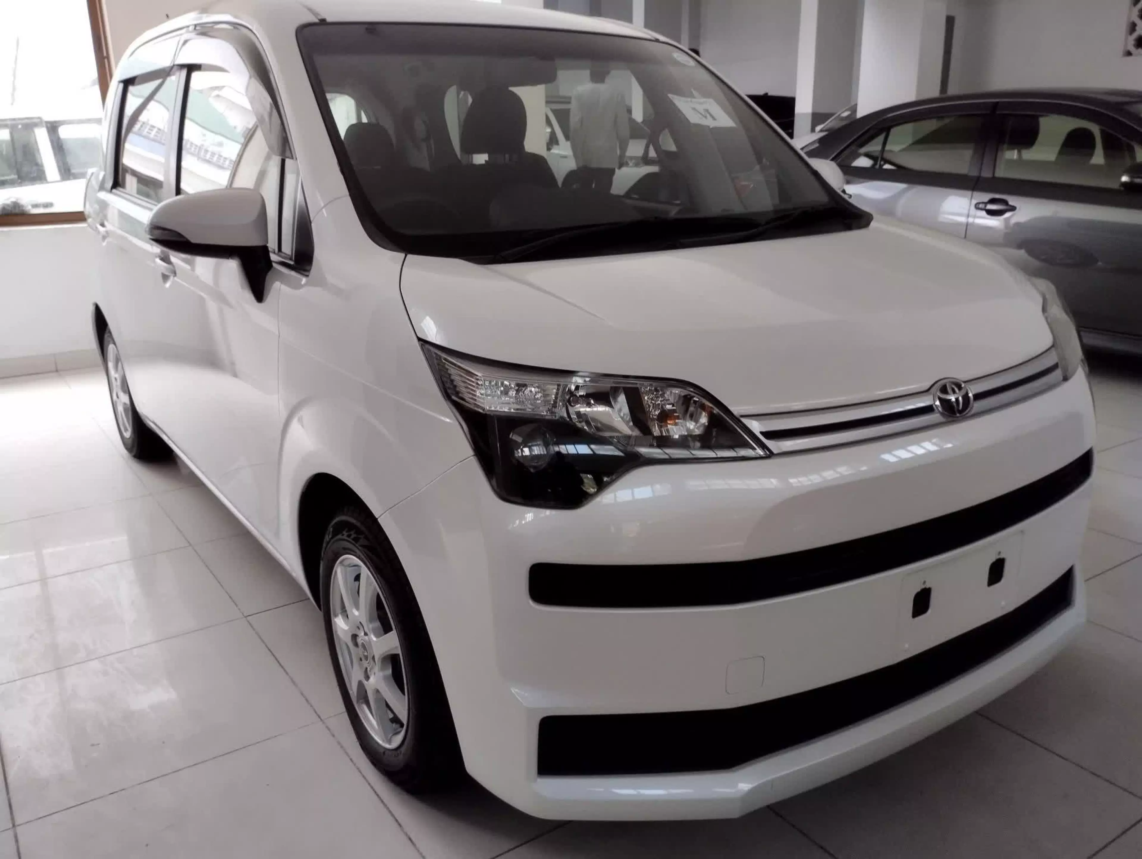 Toyota Spade  - 2016