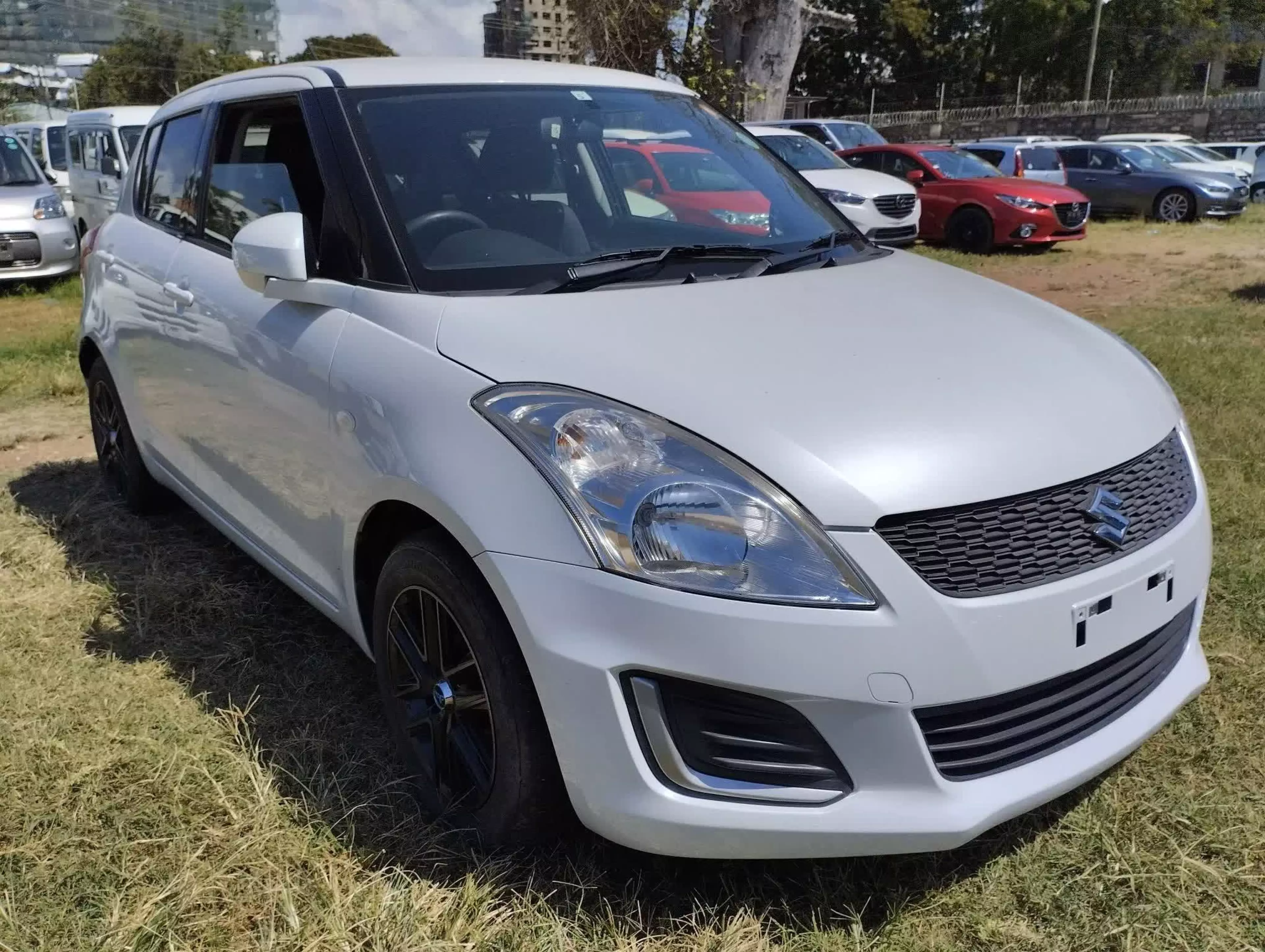 SUZUKI Swift GLX - 2015