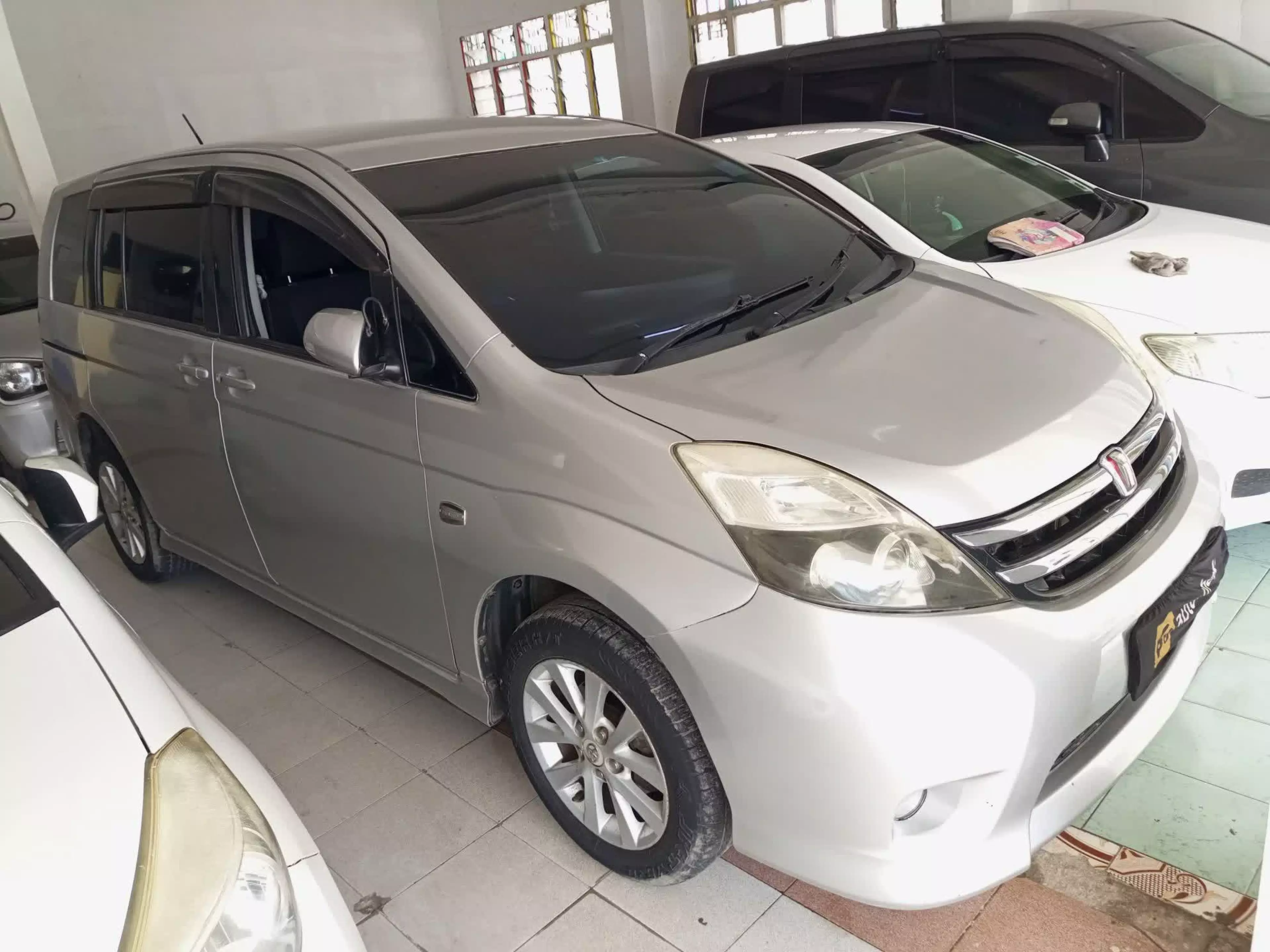 Toyota Isis  - 2008